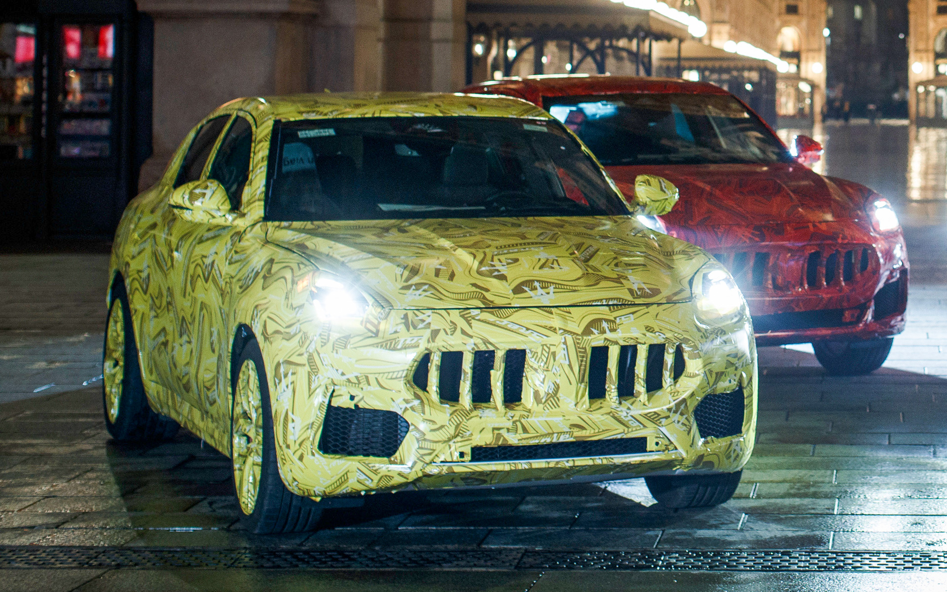 カモフラージュ姿で登場した新型SUV「グレカーレ」プロトタイプモデル