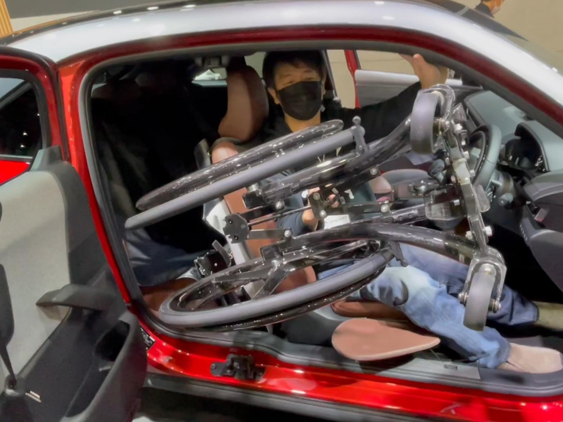 アドバイスをもらいながらの初めての積み込みでも1分もかからずに搭載できました