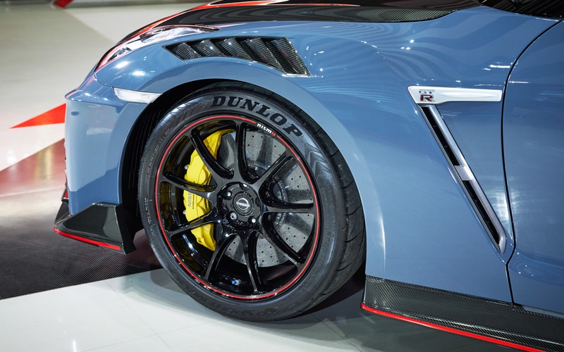 「Nano Black」を採用したDUNLOPロゴ