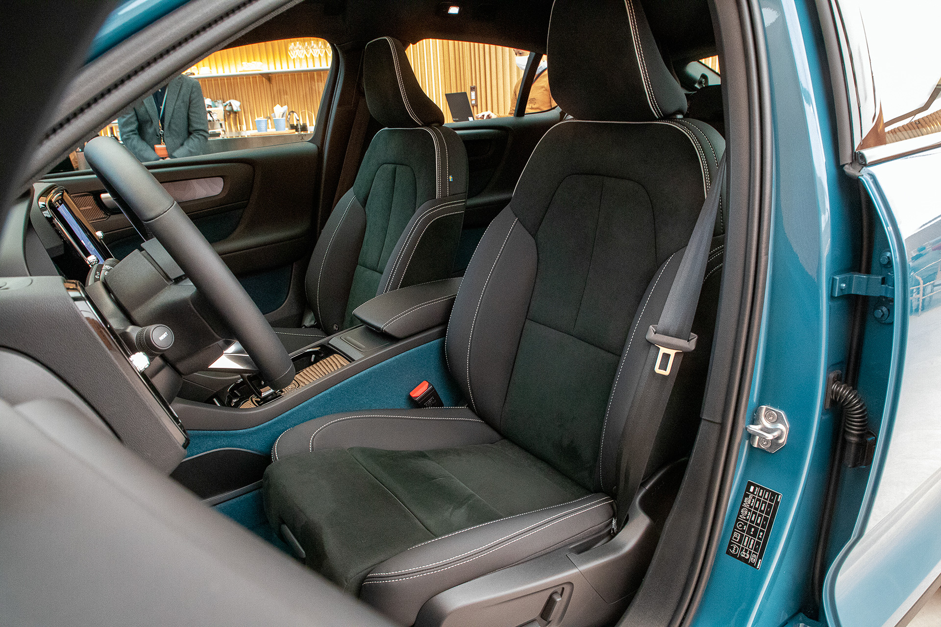 C40 Rechargeのインテリア。運転席、助手席