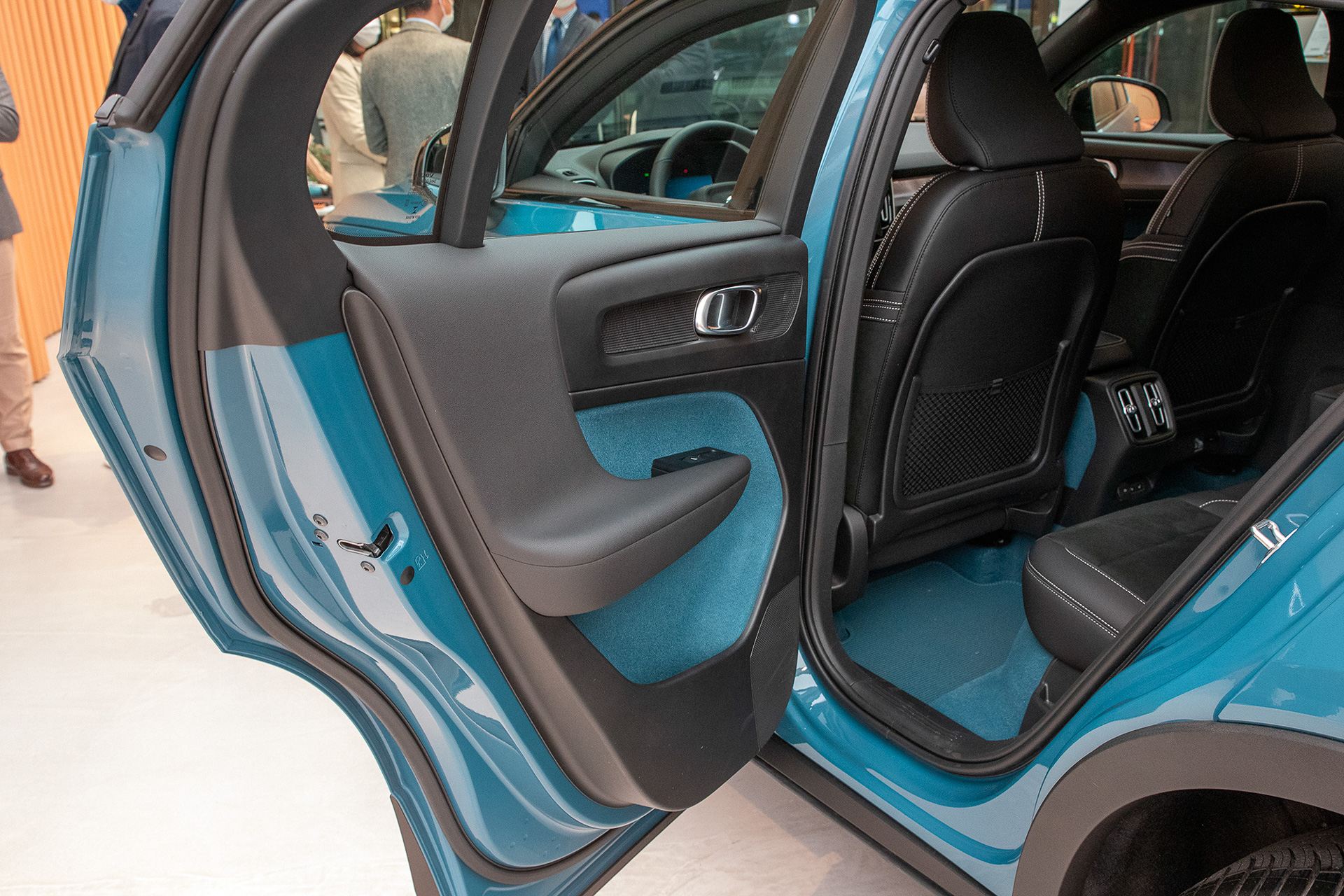 後席ドアのトリム