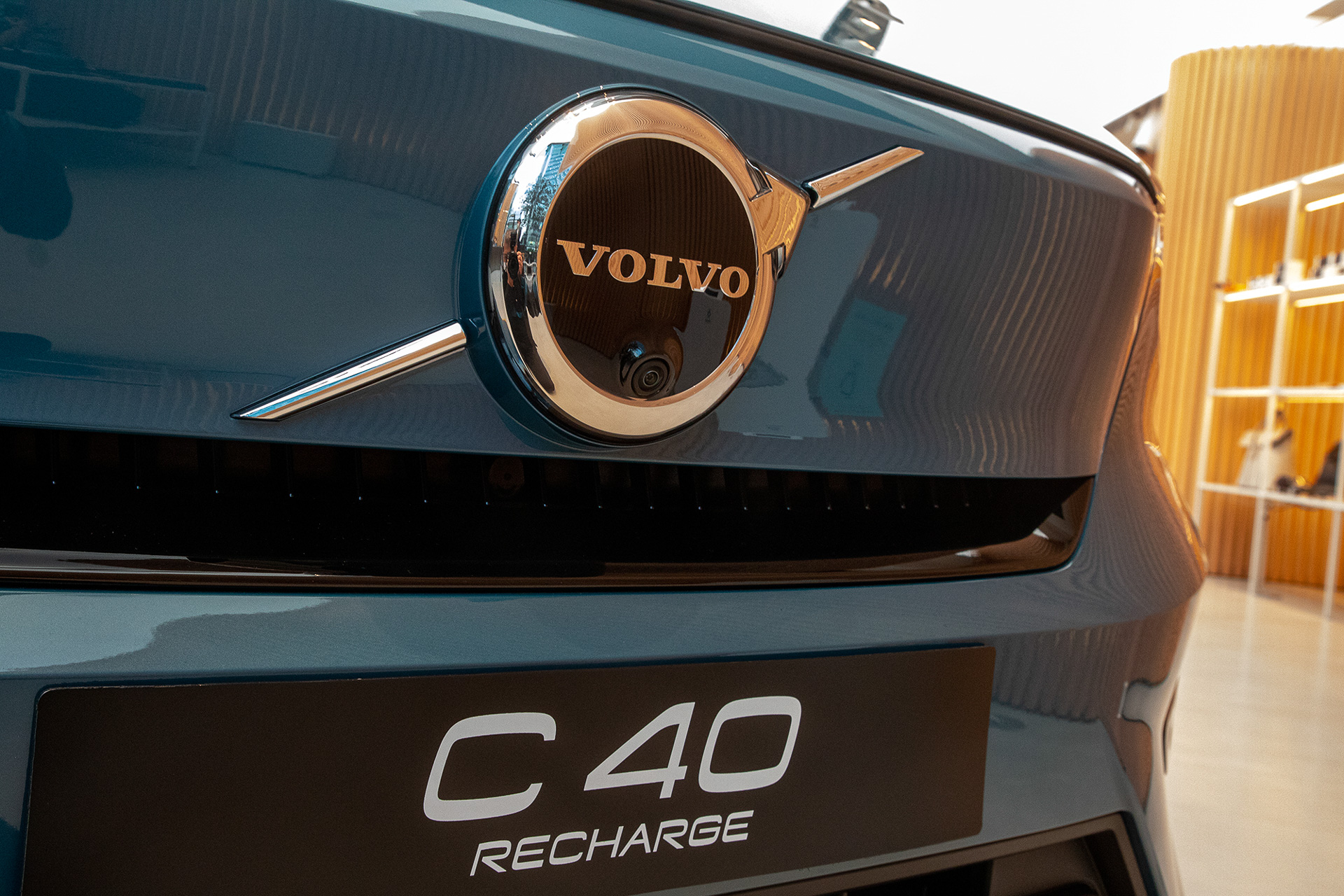 C40 Rechargerのエンブレム類