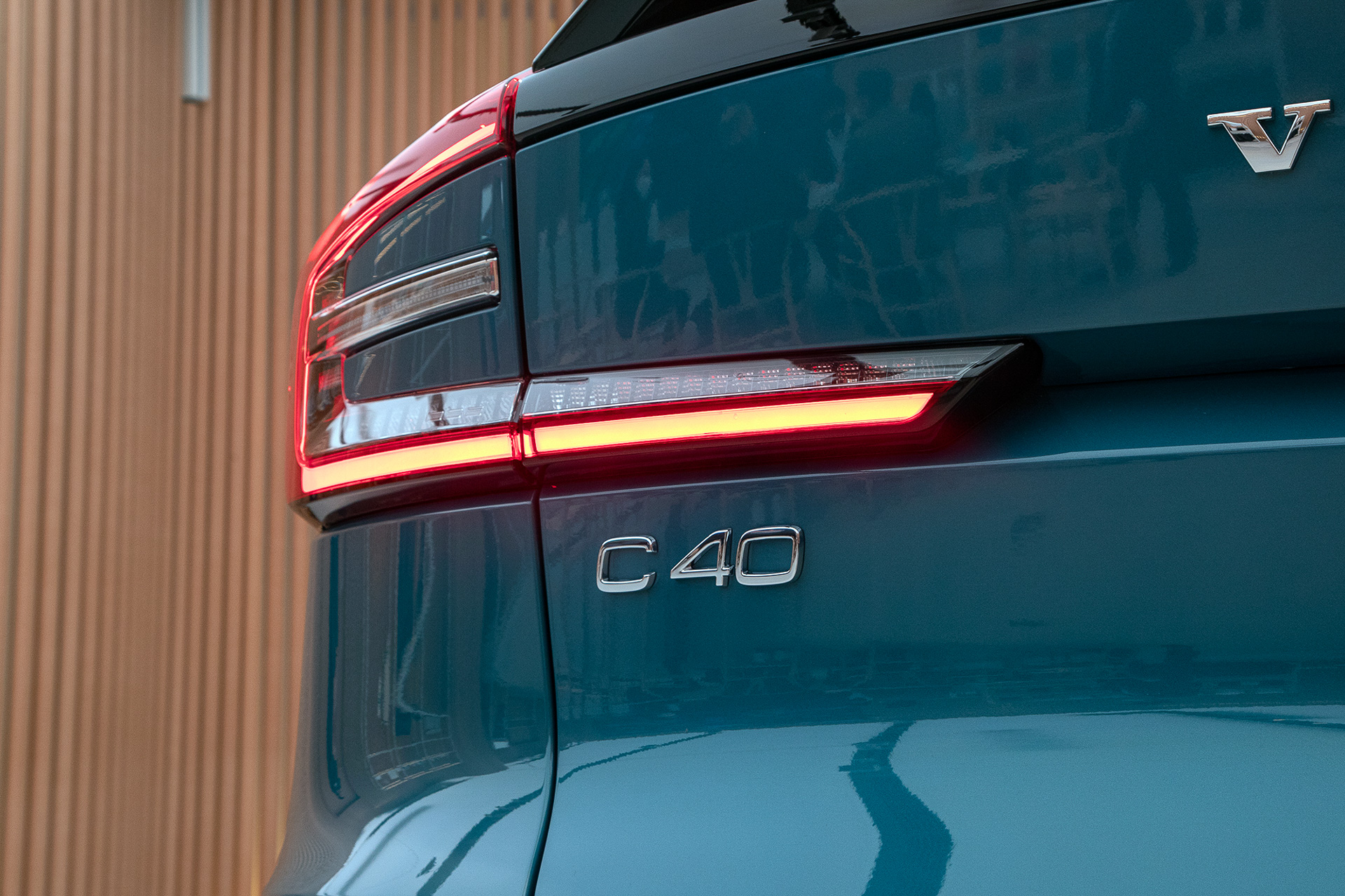 C40 Rechargerのエンブレム類