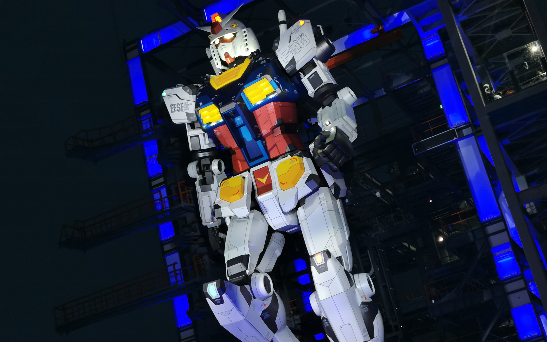 暗くなるとライティングが映えるので、別のカッコよさが見られます！