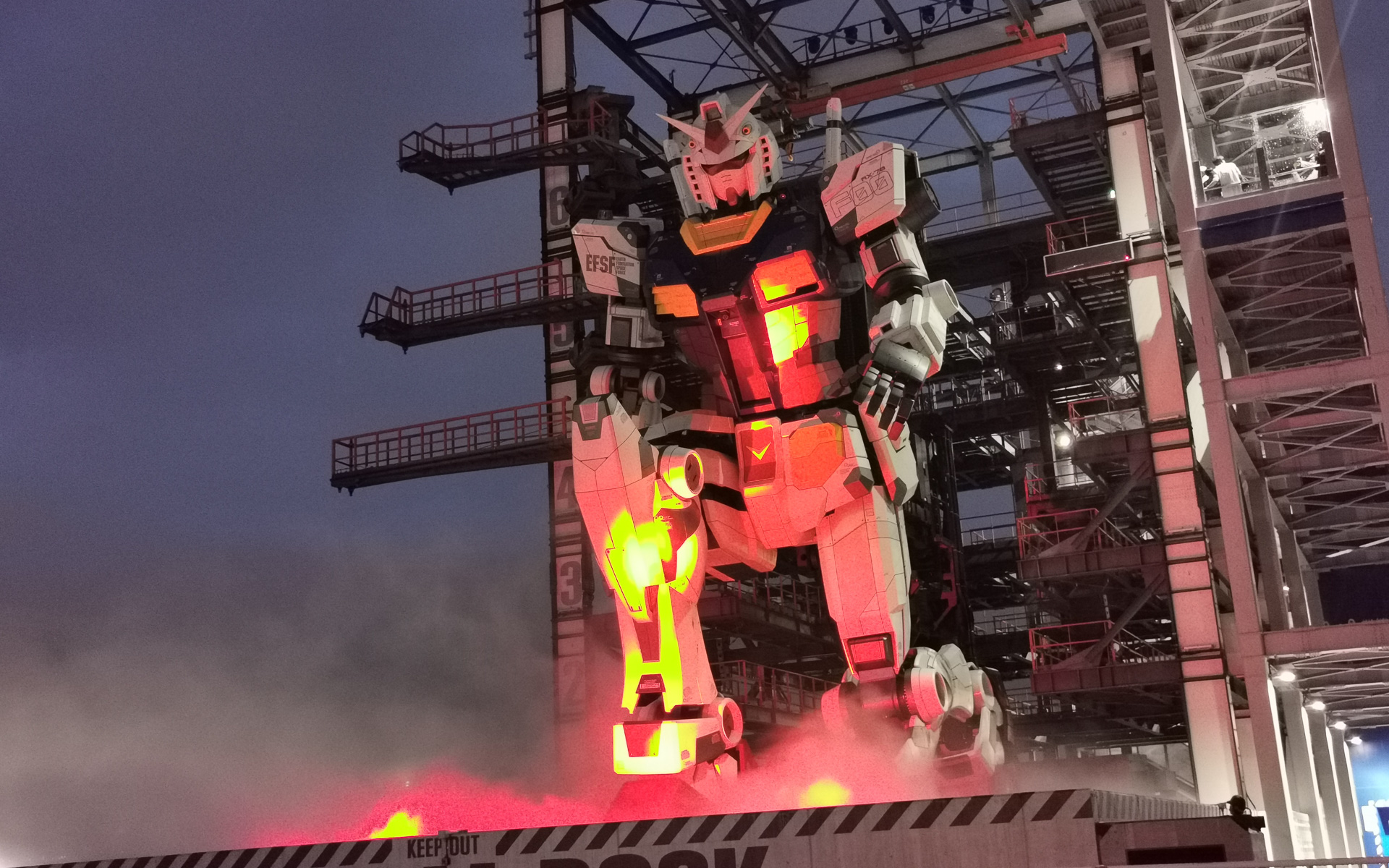 暗くなるとライティングが映えるので、別のカッコよさが見られます！