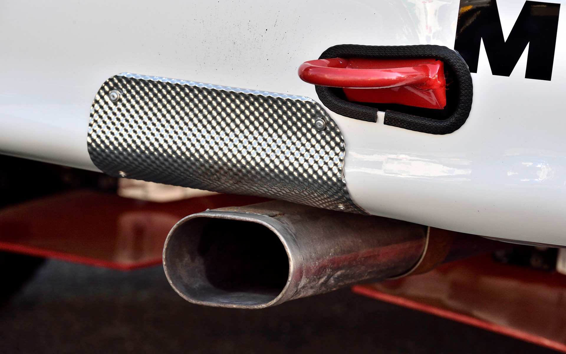 エキゾースト系には耐久耐熱性を考慮してインコネル製を採用