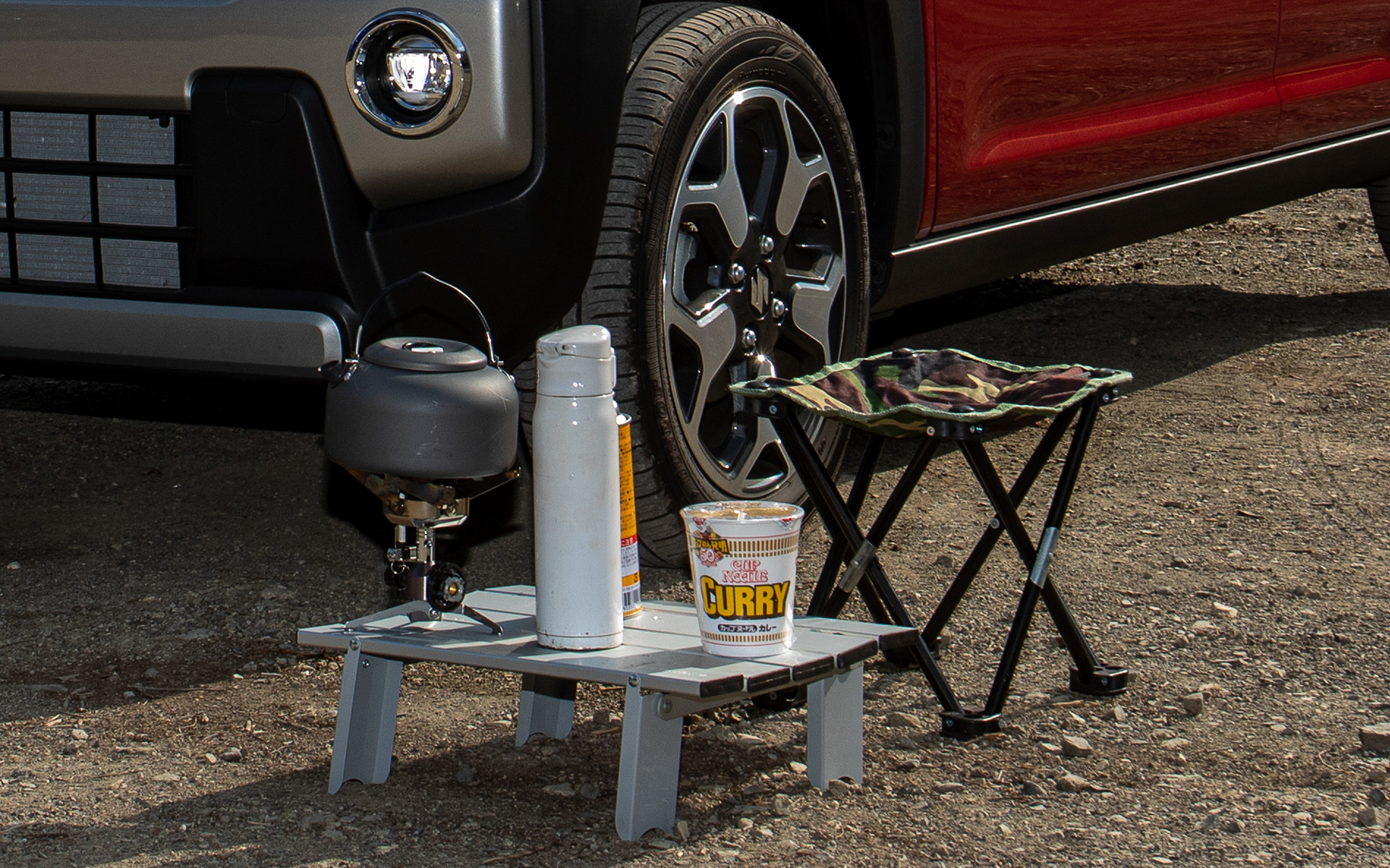 トートバッグに収まる程度の装備で気軽に楽しむアウトドア遊び。フットワークが軽いハスラーらしい遊び方だ。富士五湖のどこかでカレー麺をいただく楽しいミッションとなった