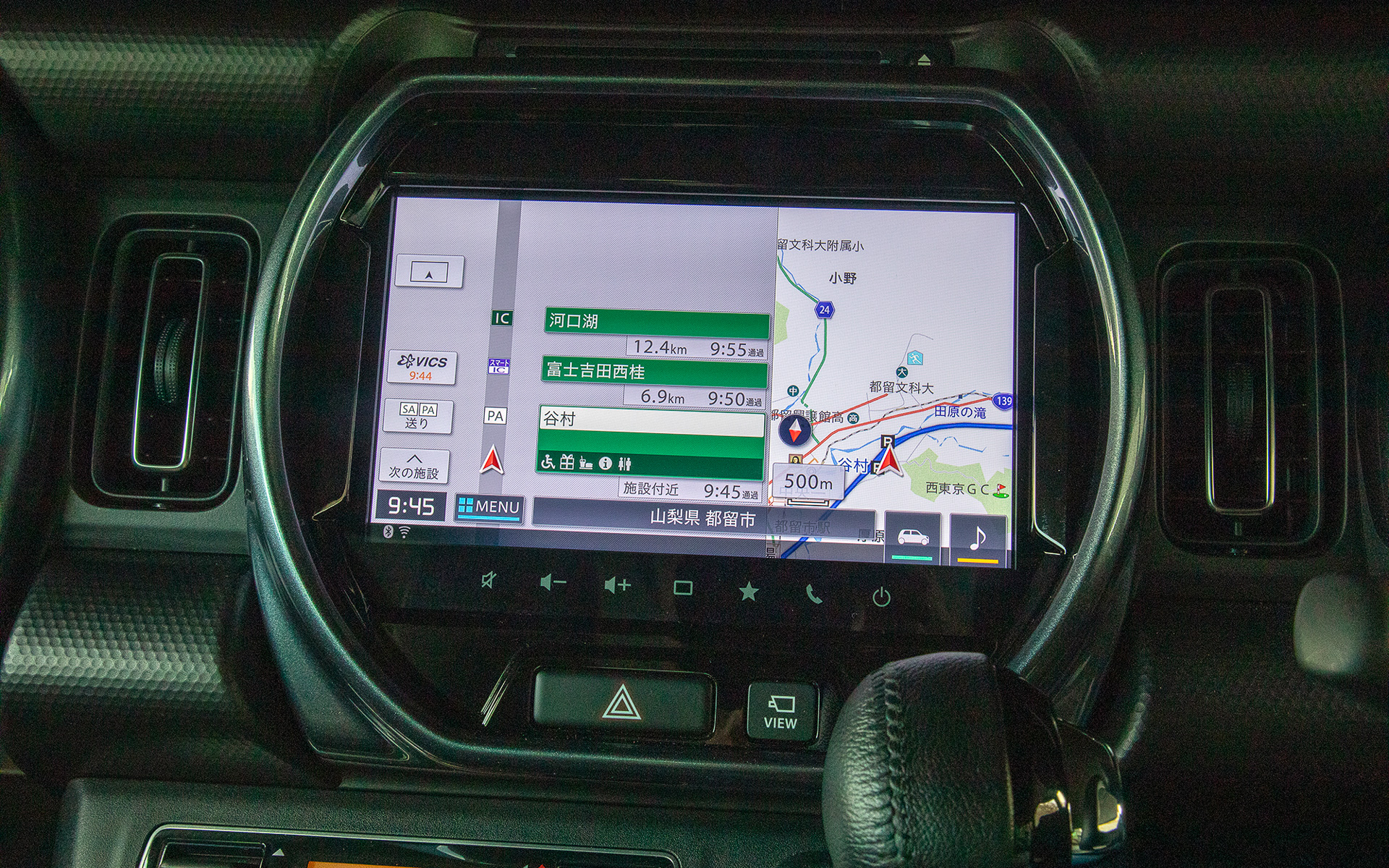 ナビ画面。高速道路中の表示でよかったのが目的地設定をしていない状況でも現在位置からインターごとの距離と到達時間が表示されること。これは参考になった