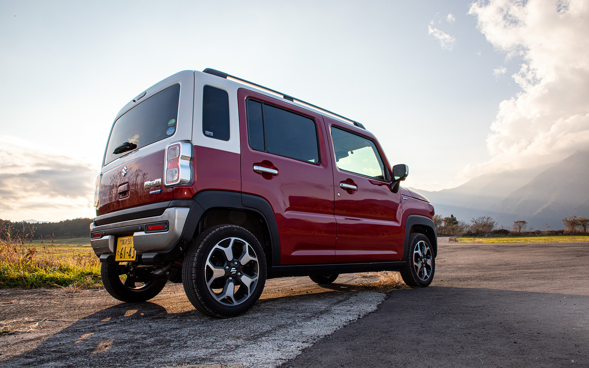 凝った形状であることはアタマでは分かっていたが、実際に触ってカタチを体感すると「お～」と思うくらい立体感のある造形だった