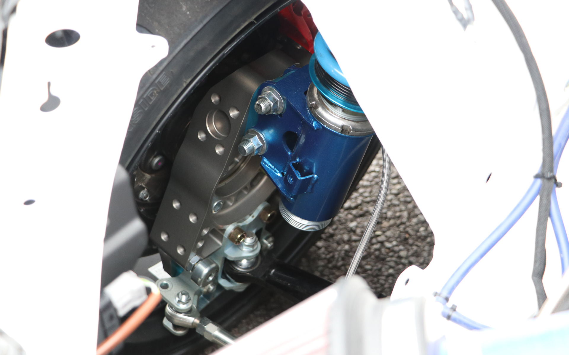 フロントサスペンション