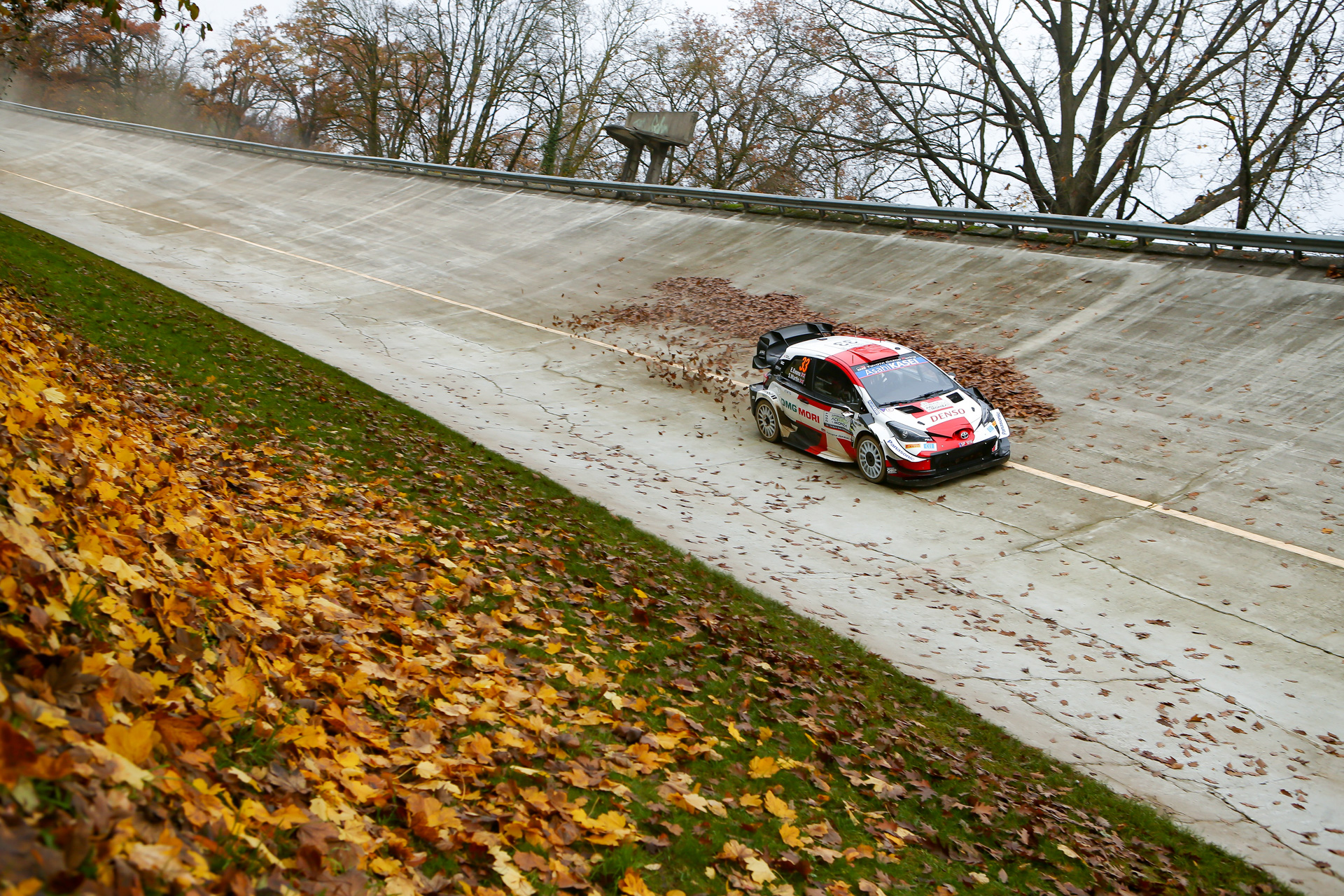 33号車（エルフィン・エバンス、スコット・マーティン）