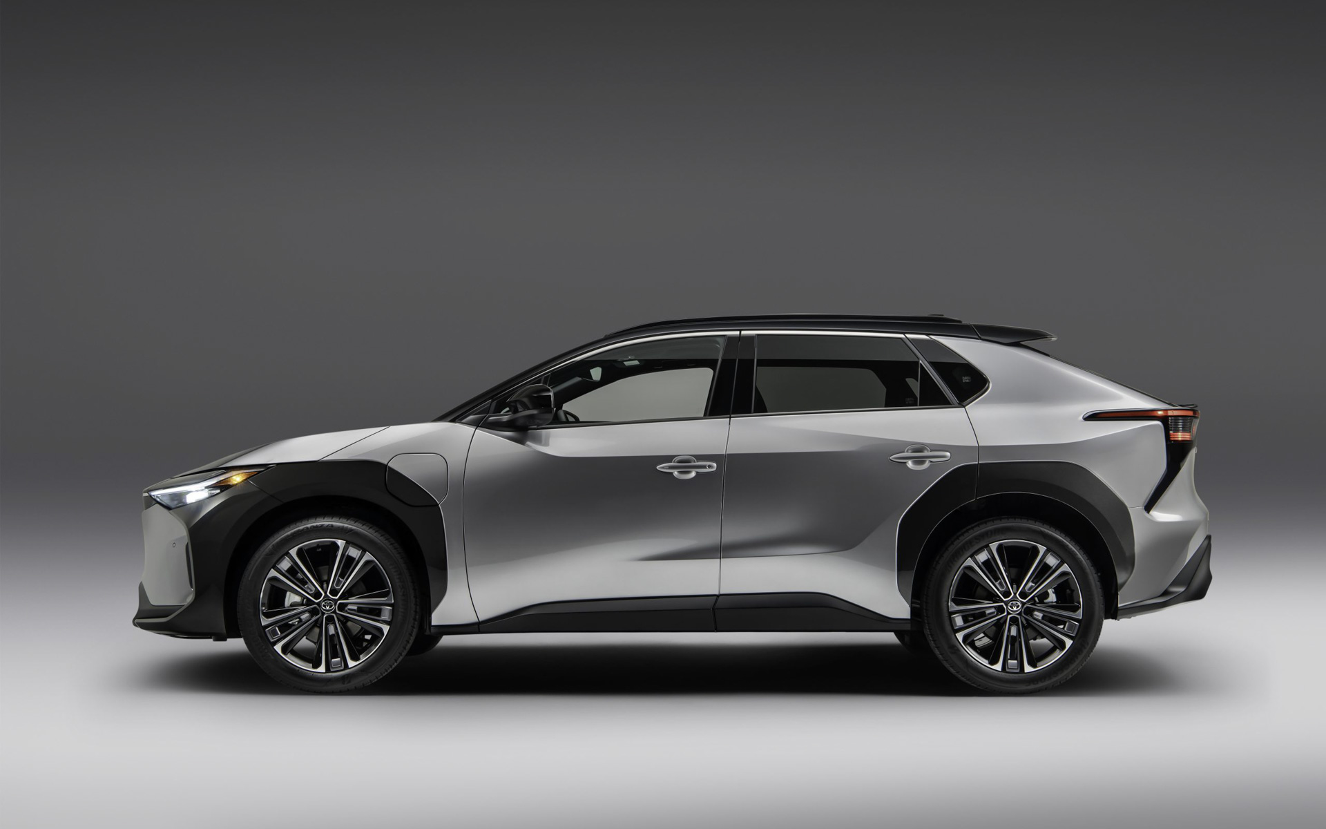 米国仕様の「bZ4X」