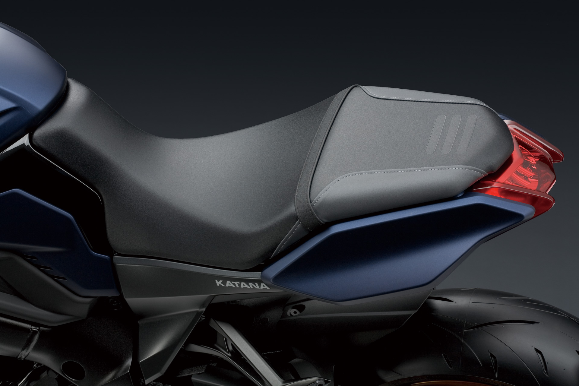 車両のディティールやアクセサリーパーツなども公開された