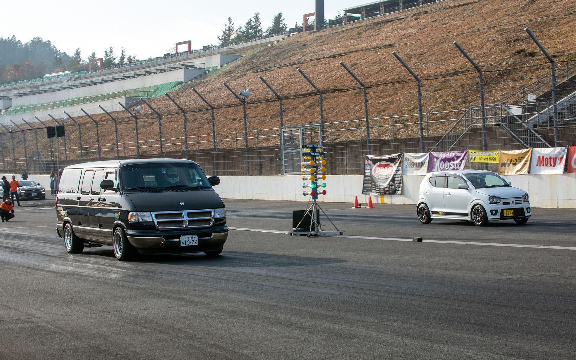 ストリートシュートアウトでのタイム計測区間は300m。ノーマルカーで参加することもOKで、主催者からは未経験者であってもルールから説明するので気軽に参加して欲しいとのコメントを預かった。興味がある人は主催の<a href="http://sso-jp.com" class="n" target="_blank">プロツリーシステムズ</a>で詳細を調べていただきたい