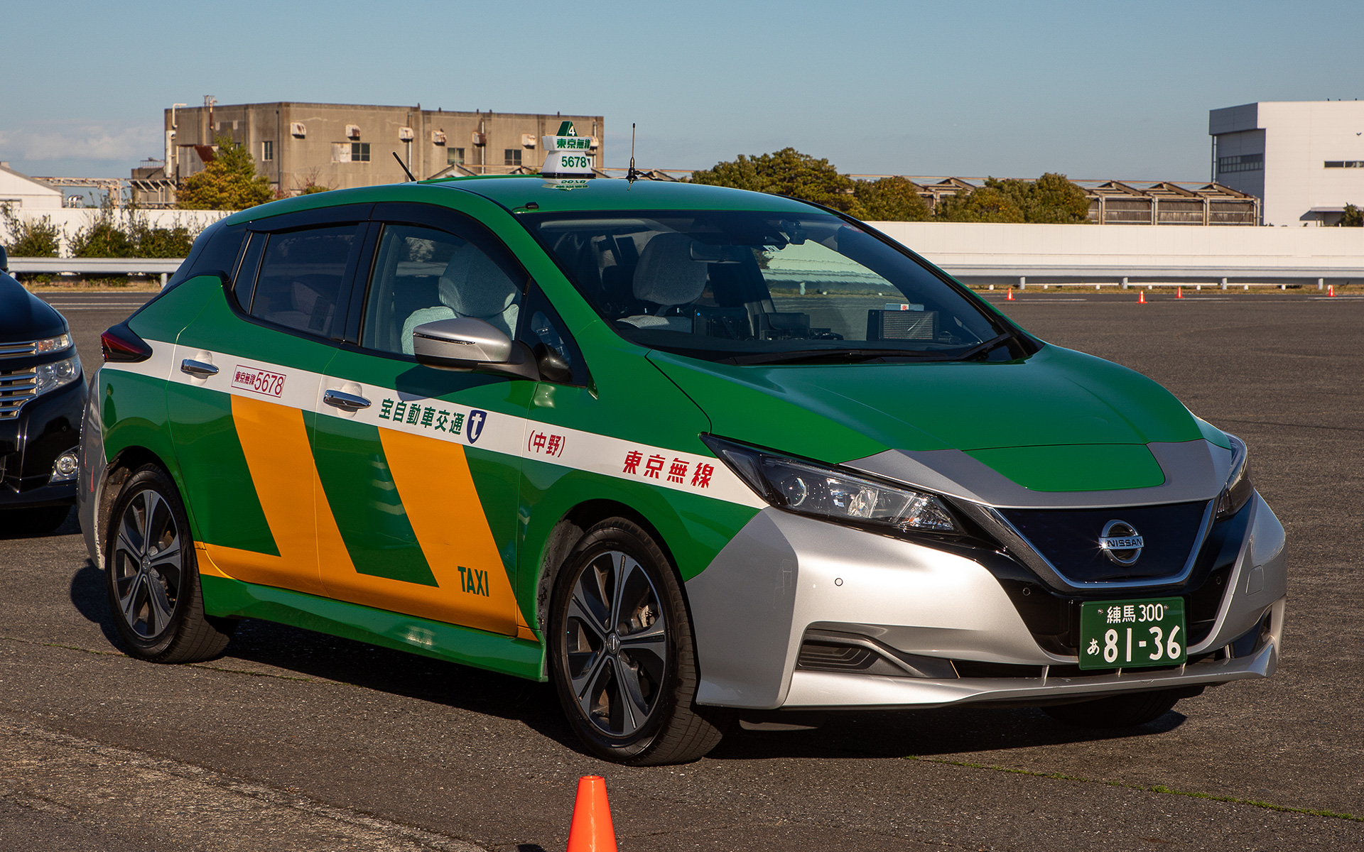 宝自動車交通株式会社のリーフタクシー。中野営業所に所属する車両とのこと