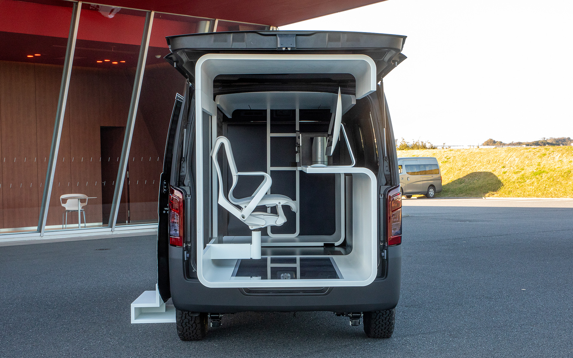 東京オートサロン2021用に製作した「NV350V CARAVAN OFFICE POD CONCEPT」