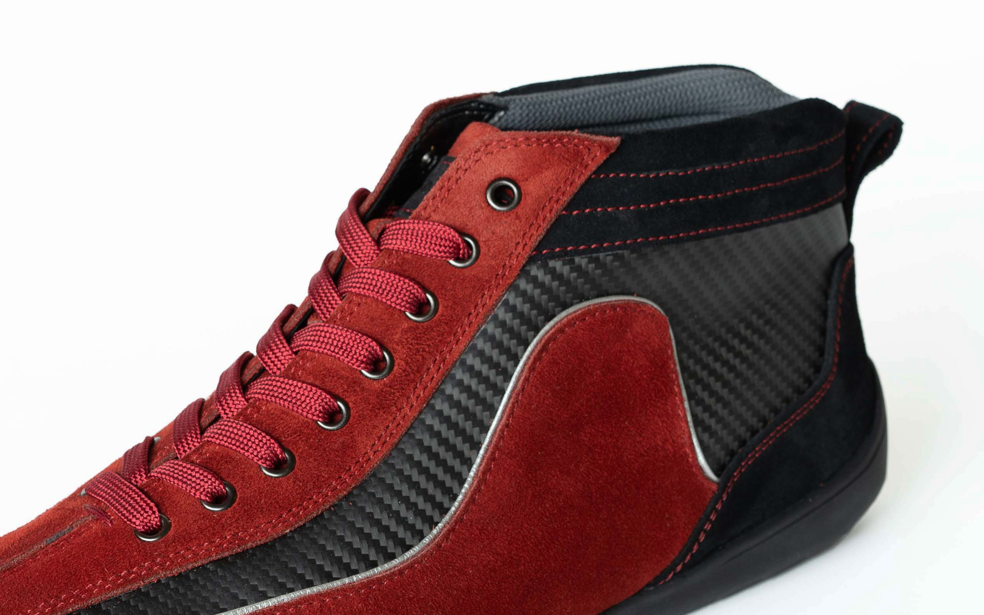 サイドバンプに富士スピードウェイのコースレイアウトを大胆に取り入れている