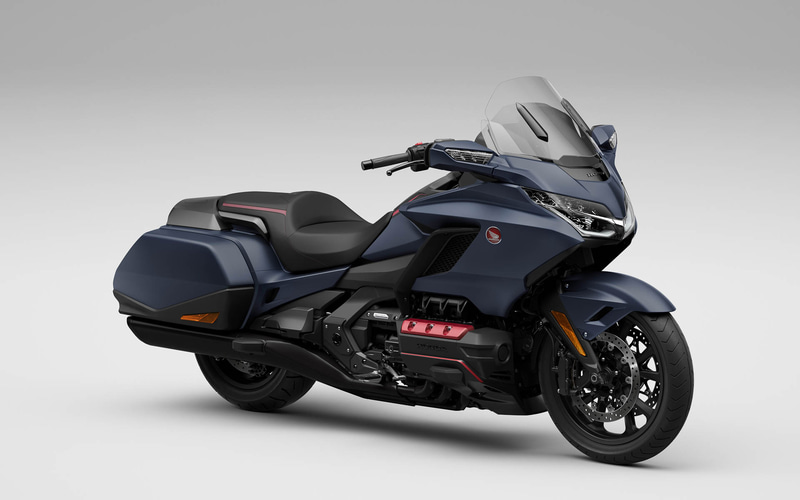 ホンダ、「ゴールドウイング ツアー」にブラックで統一した