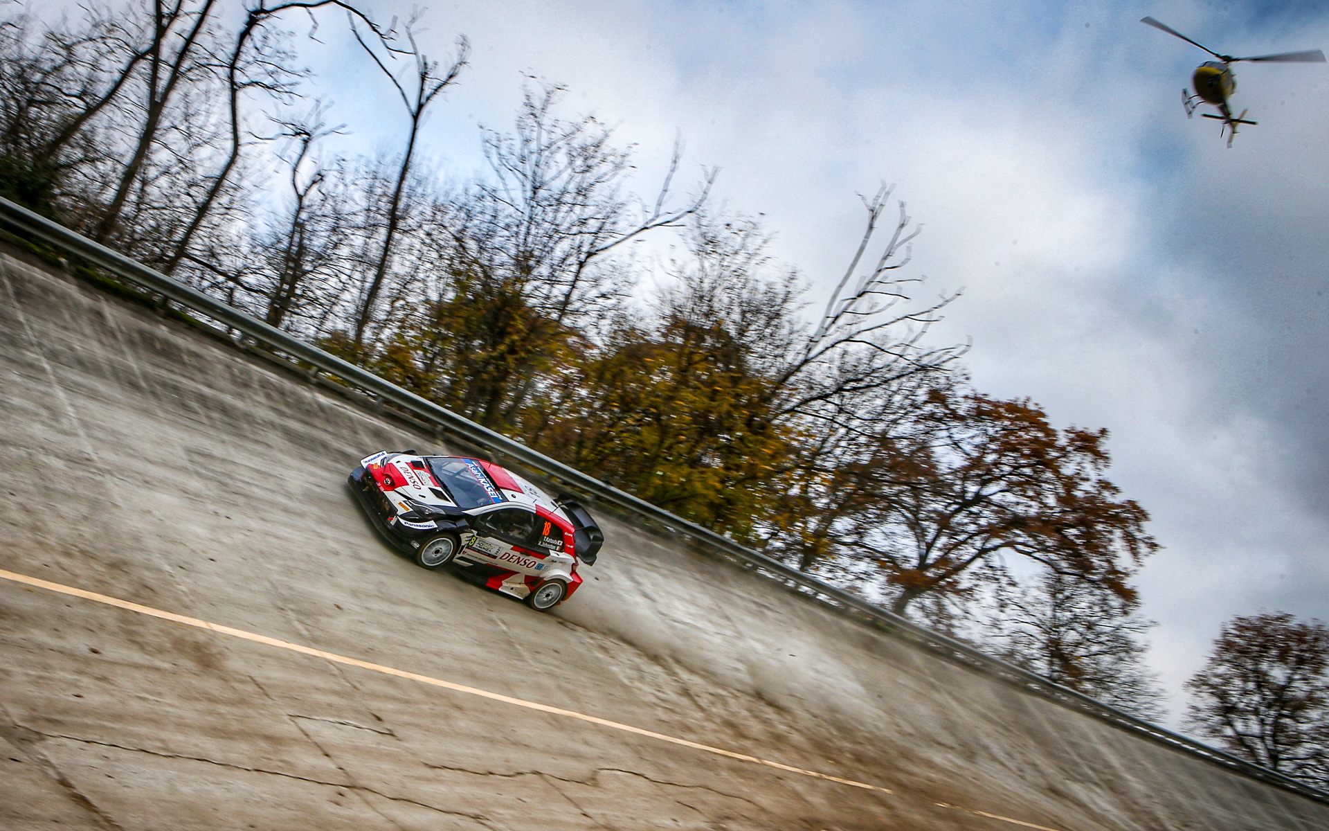 最終日のモンツァサーキットで接触によるダメージで左フロントタイヤが脱落するアクシデントも発生。しかし、チームメカニックの迅速な作業によってマシンは修復され、最後のステージも果敢にアタックすることが可能になった