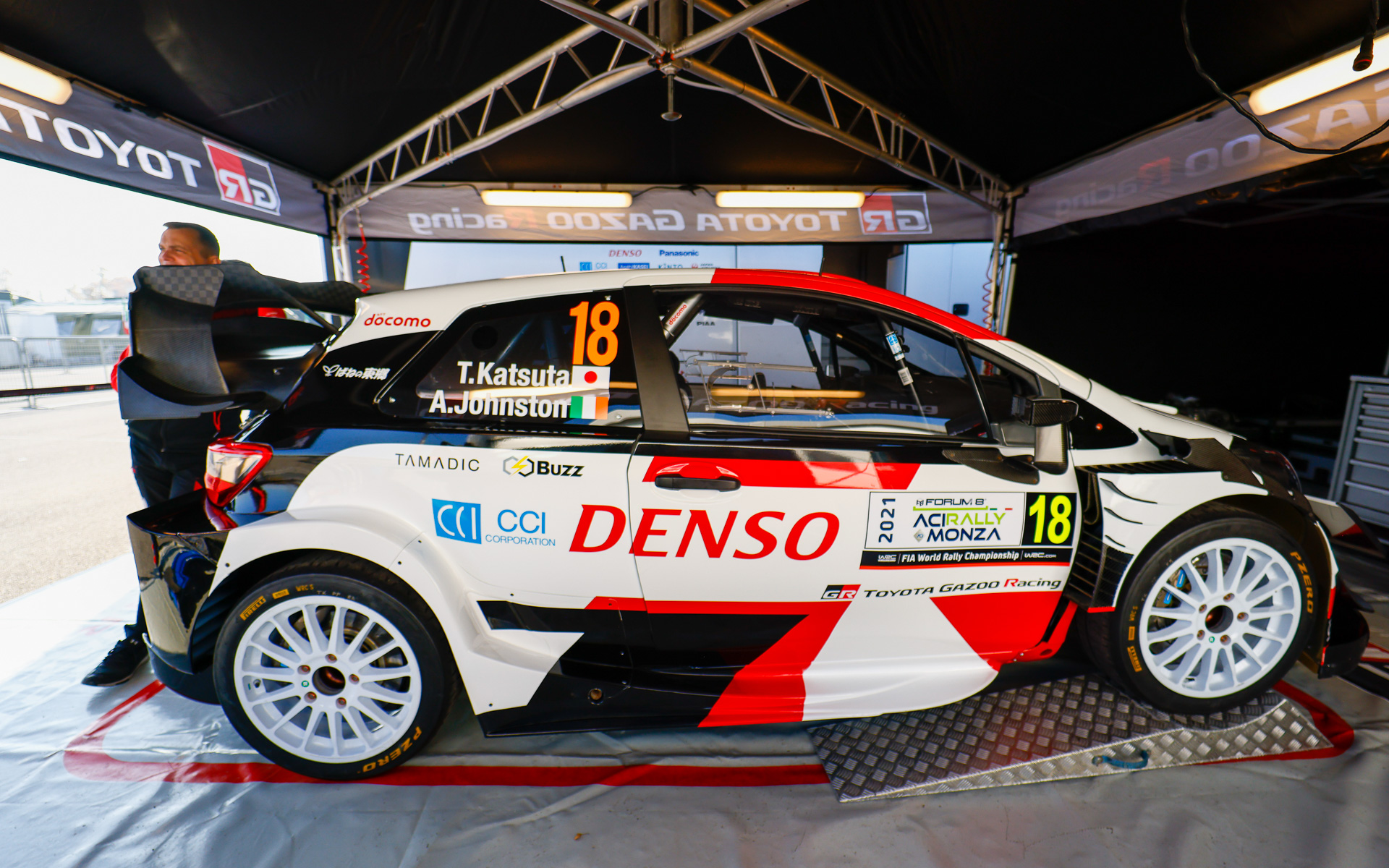 最終日のモンツァサーキットで接触によるダメージで左フロントタイヤが脱落するアクシデントも発生。しかし、チームメカニックの迅速な作業によってマシンは修復され、最後のステージも果敢にアタックすることが可能になった