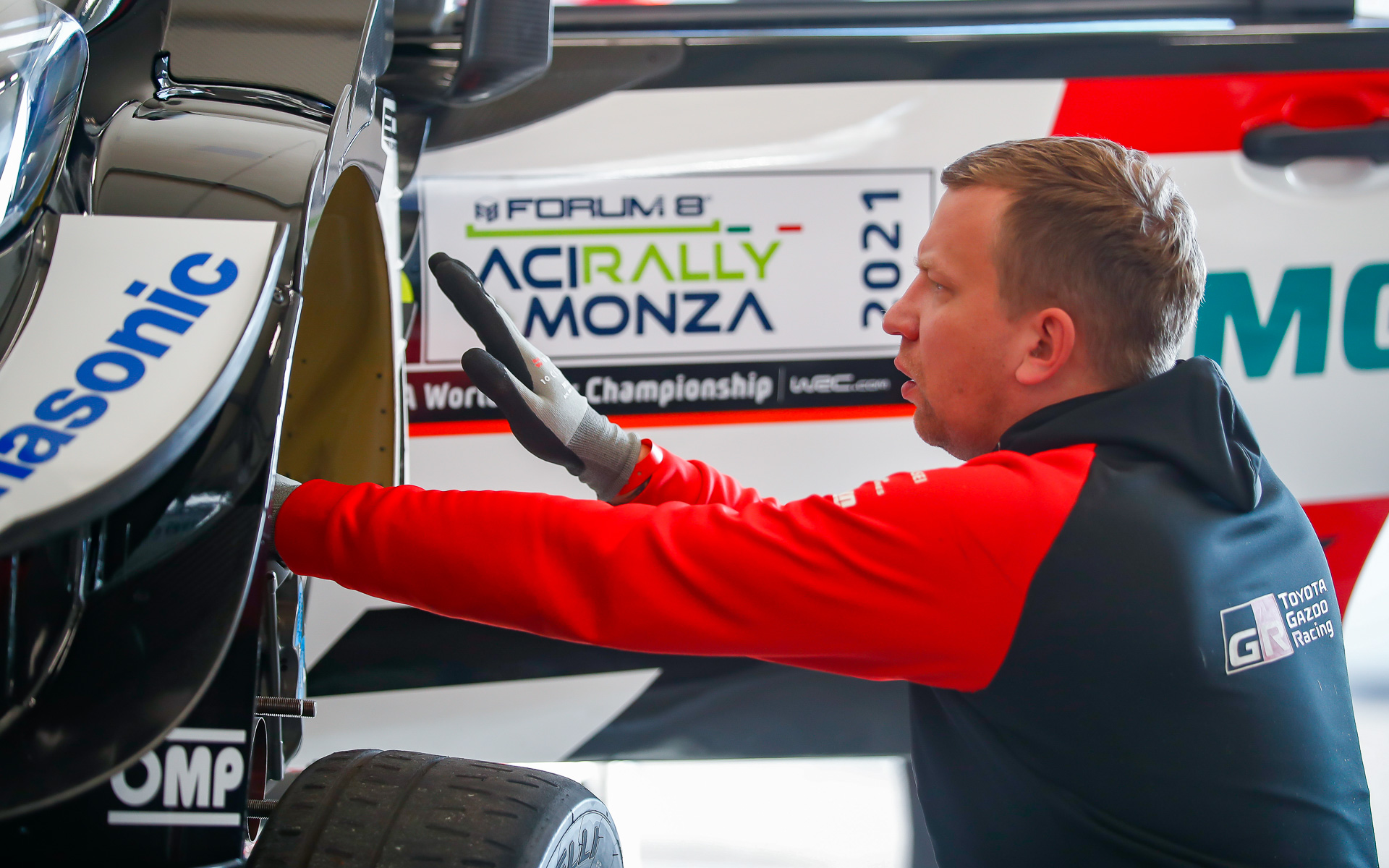 最終日のモンツァサーキットで接触によるダメージで左フロントタイヤが脱落するアクシデントも発生。しかし、チームメカニックの迅速な作業によってマシンは修復され、最後のステージも果敢にアタックすることが可能になった