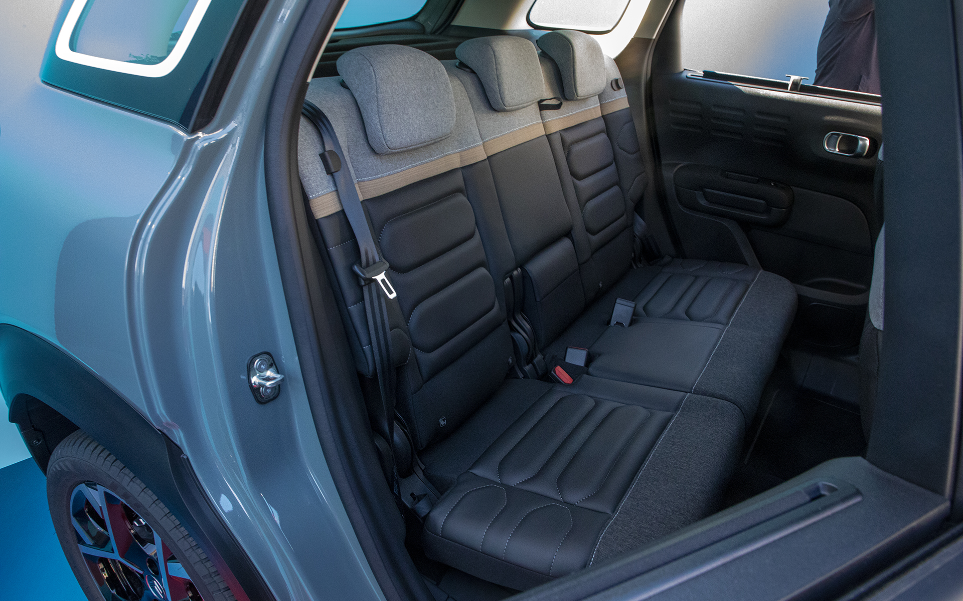 C3エアクロスSUV SHINE パッケージのインテリア。シートはアドバンスコンフォートシート