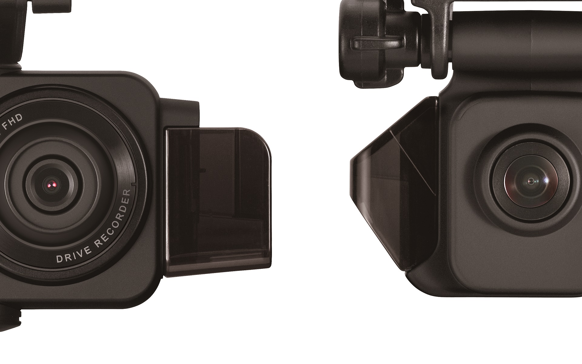 配線の抜けを防止するスモークのカバーも装備する