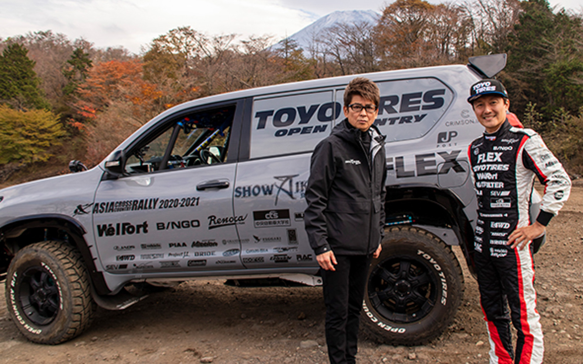 哀川翔監督とドライバーの川畑真人選手