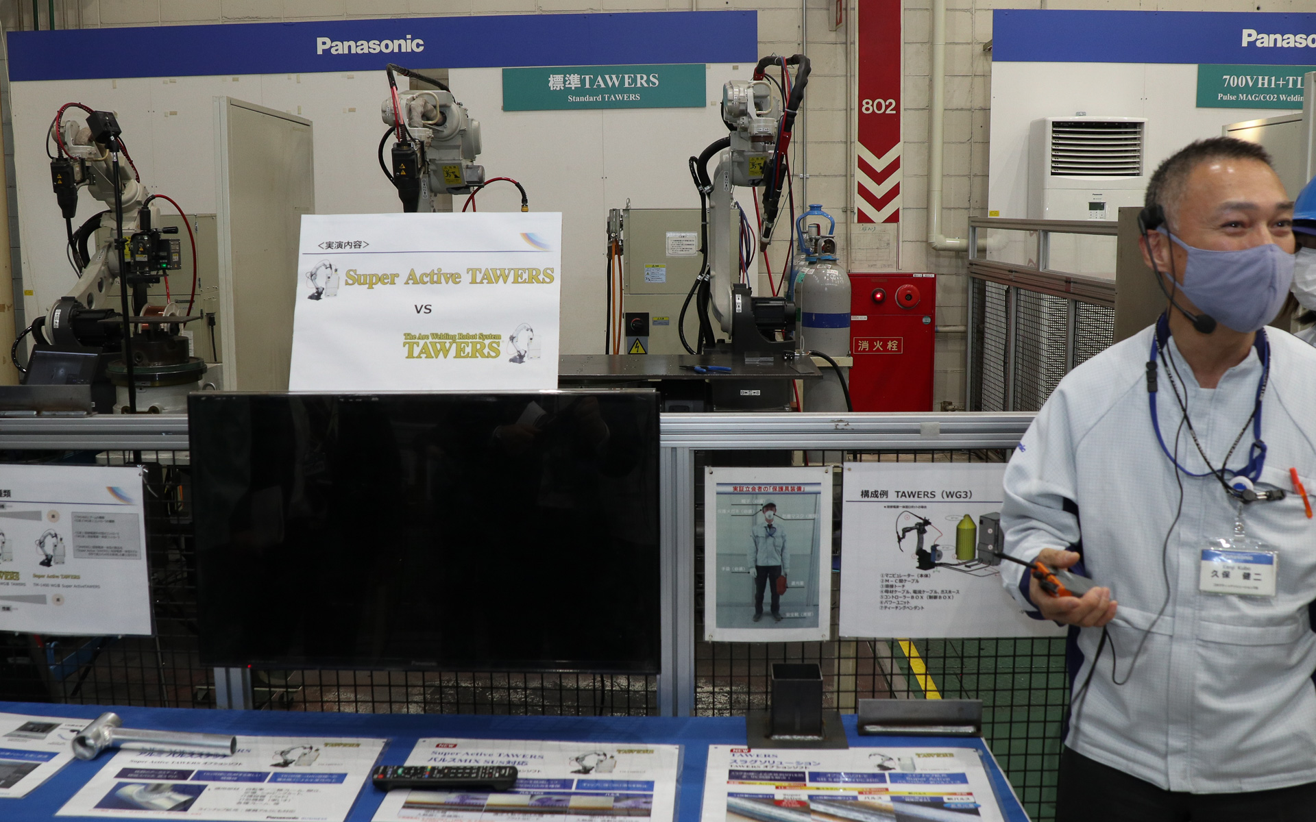 1台の溶接ロボットで従来工法と新しい「Super Active TAWERS」を比較するデモ