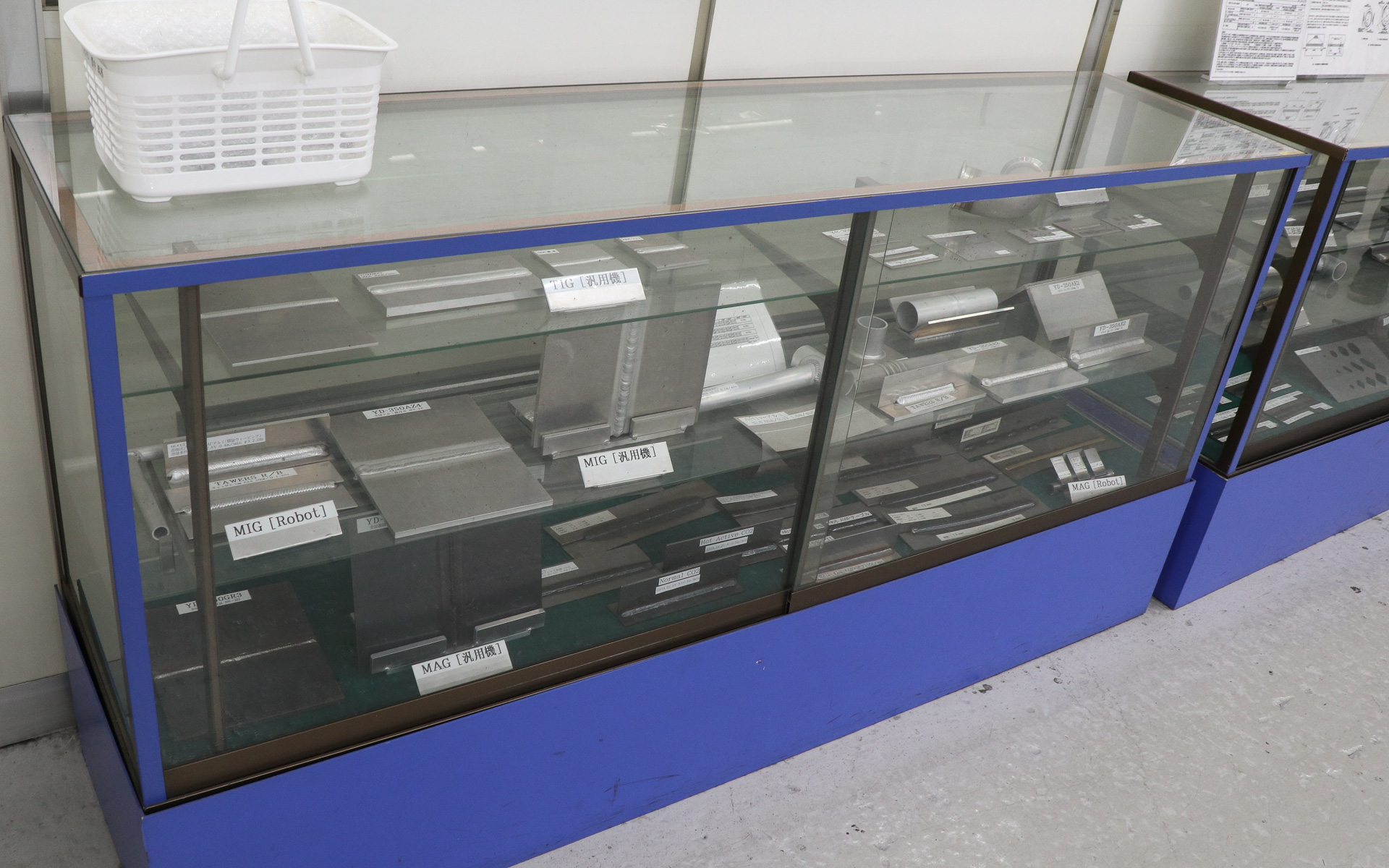 過去に行なわれた大会などの受賞作品や溶接見本なども展示