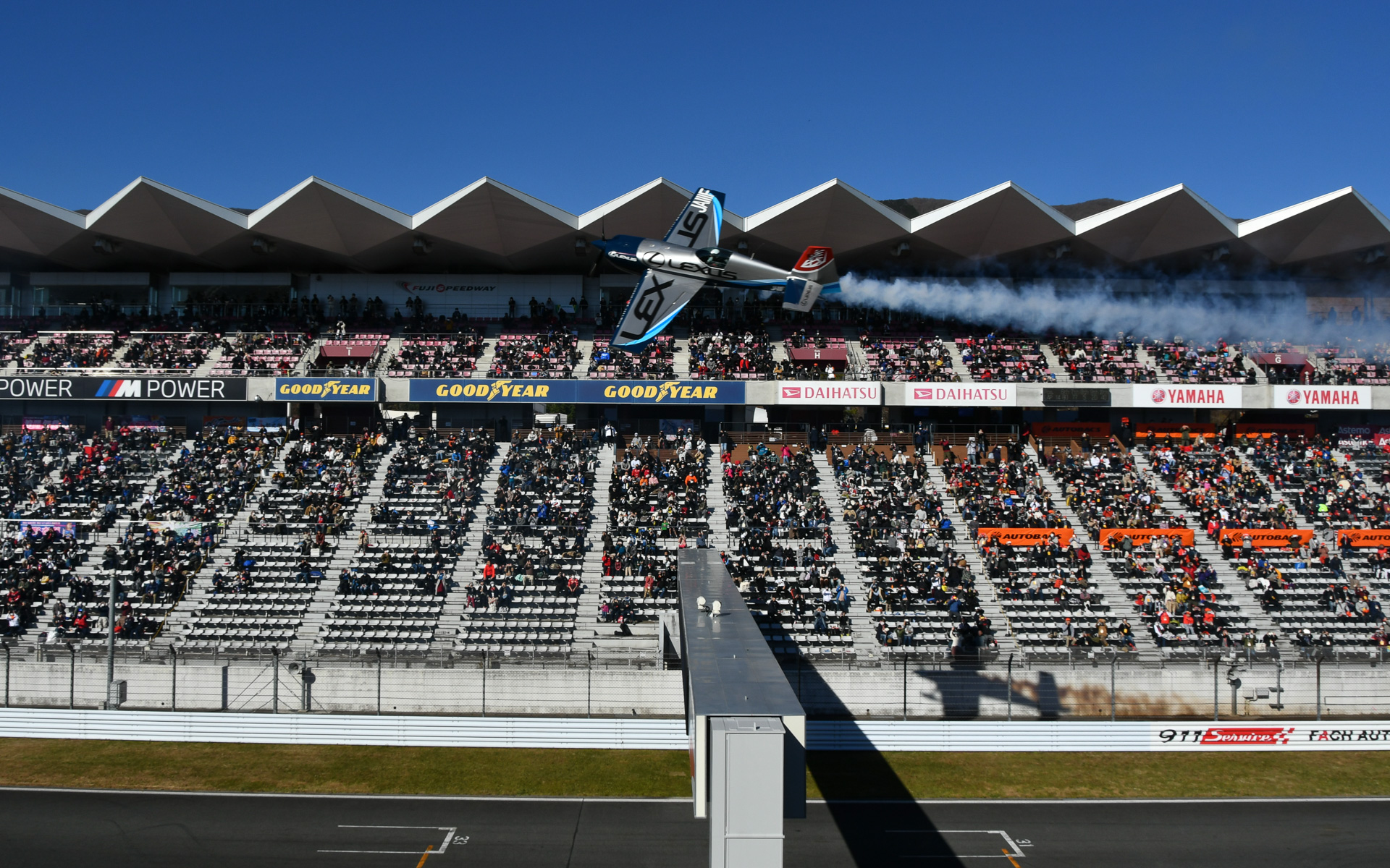 横から見たところ。富士のスタッフによると「ブリッジから3mくらいですかね」とのこと