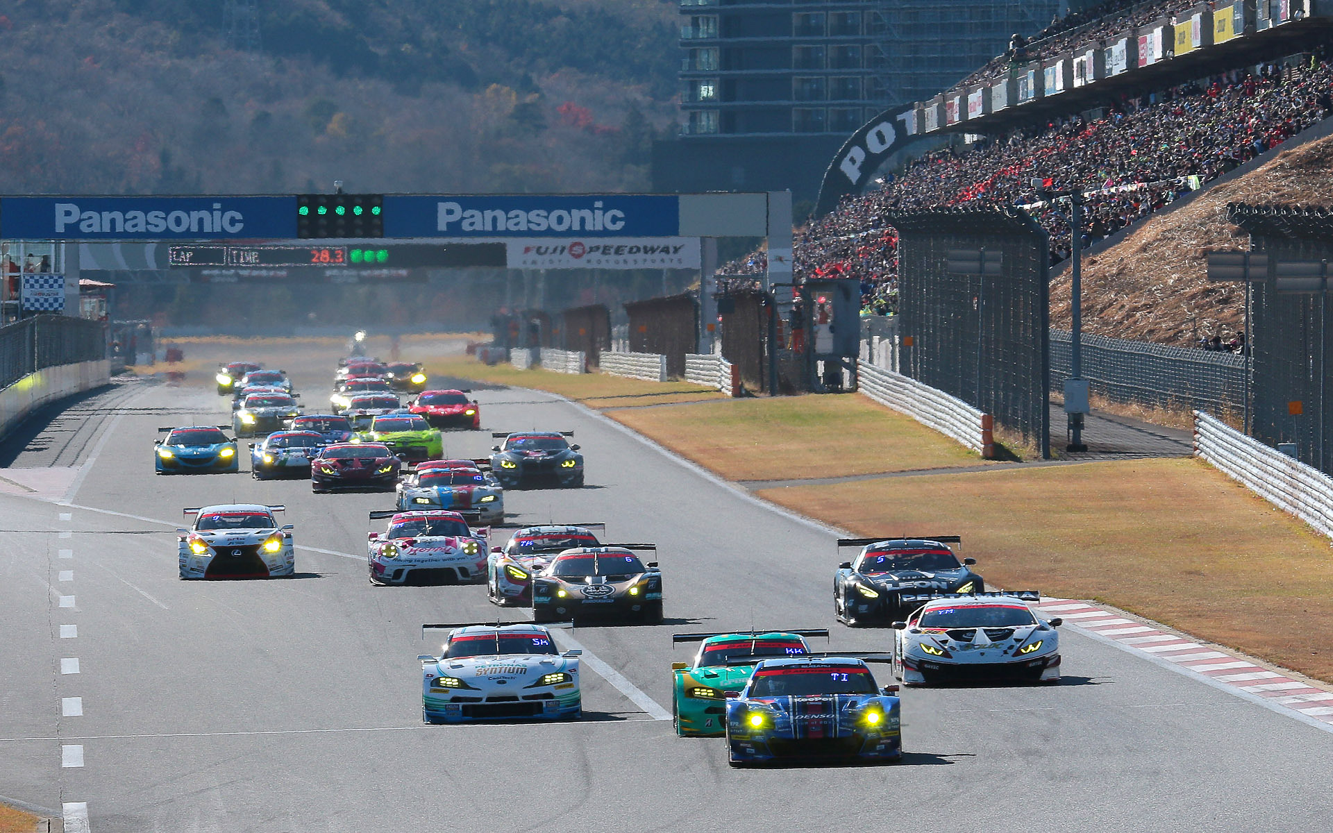 GT300クラスのスタートシーン