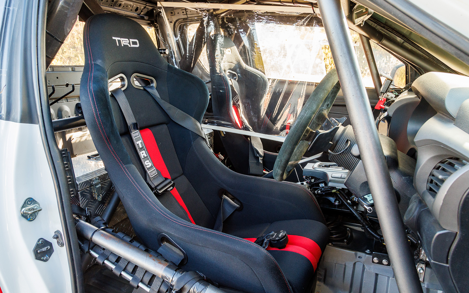 必要なものだけが残されたシンプルなコクピットまわり