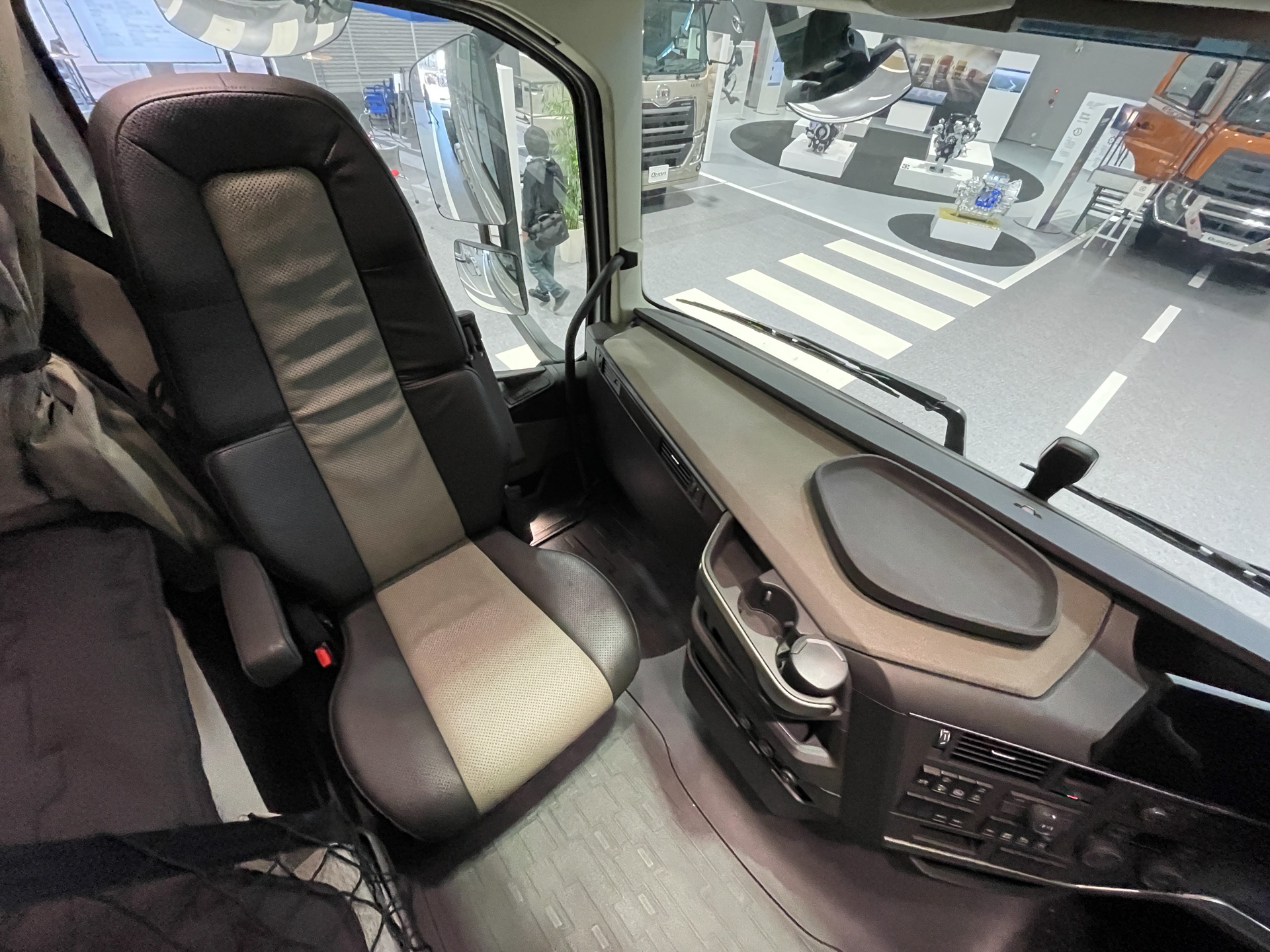 「グローブトロッターキャブ」仕様のインテリア