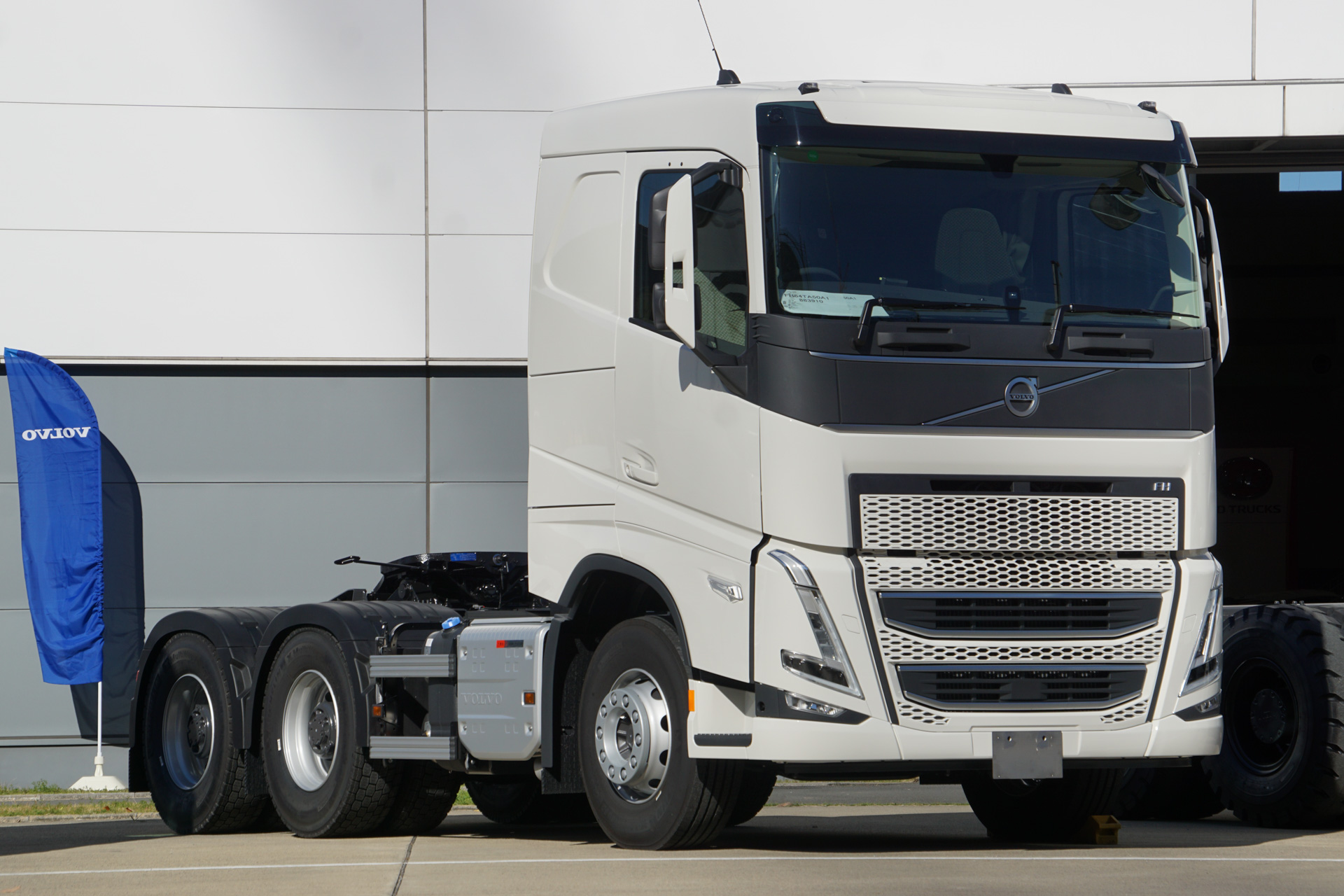 ボルボFHの6×4トラクター