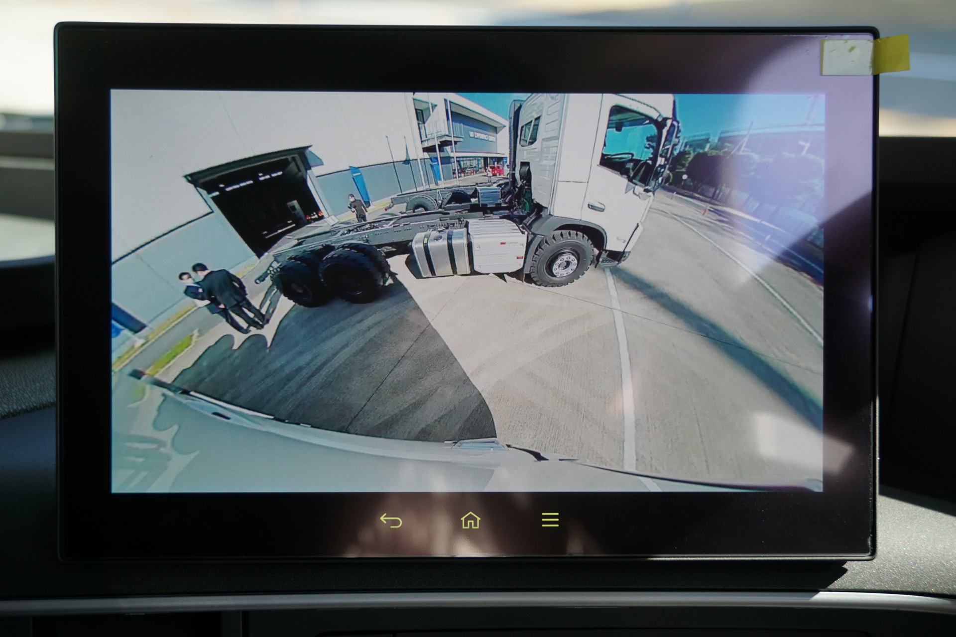 「パッセンジャーコーナーカメラ」の映像が9インチサイドディスプレイに表示される