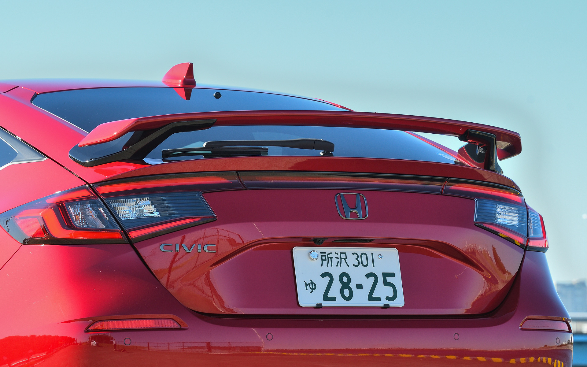 テールゲートスポイラーについて「空力的にも考えて作られている印象」と大津選手は語る