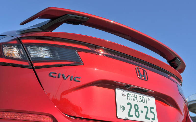 純正アクセサリーを装着した新型「シビック」、国内最高峰レースで戦う