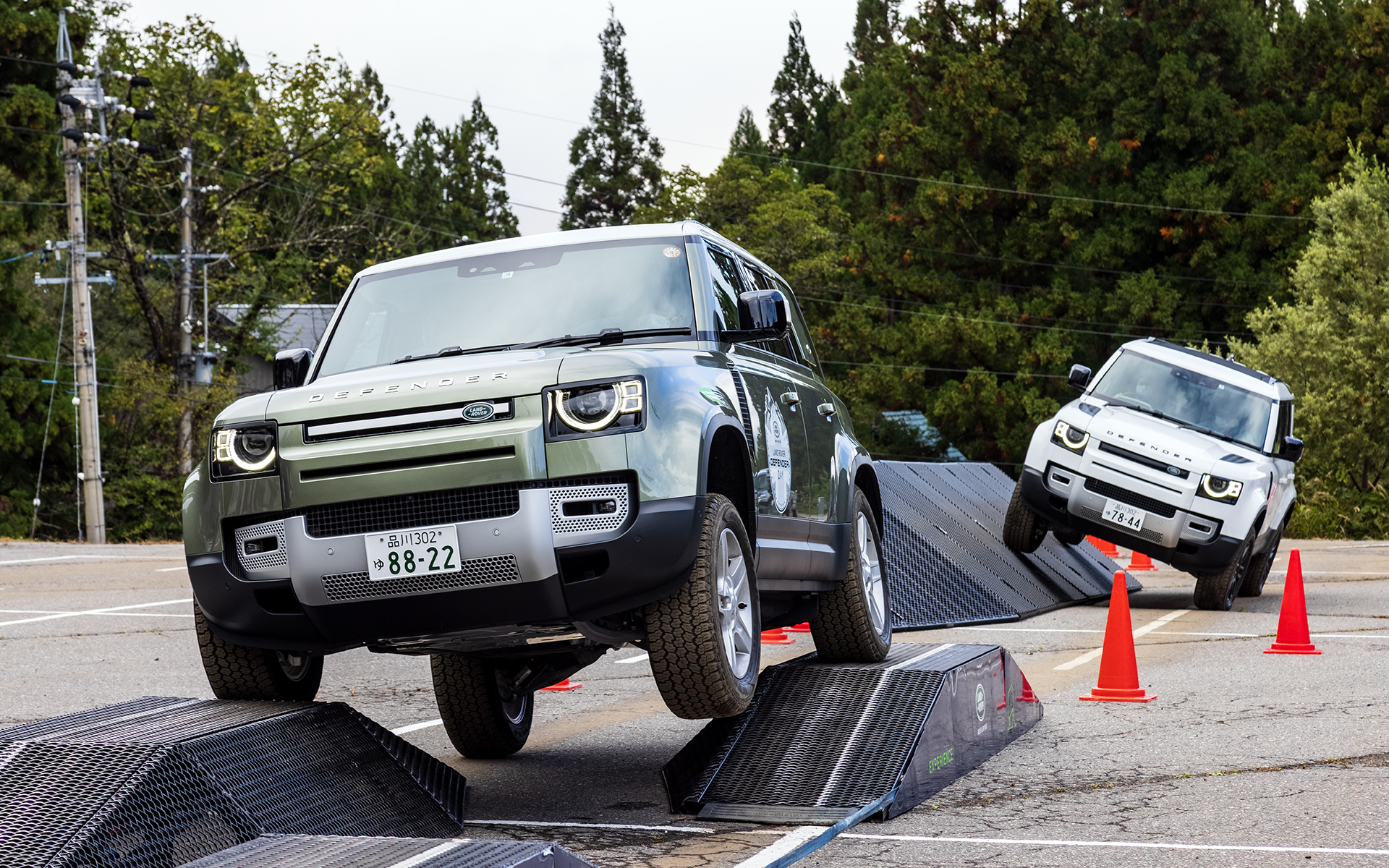 最大38度の「バンク」（写真奥）とモーグル路「ミニテラポッド」（写真手前）を組み合わせた特設コース