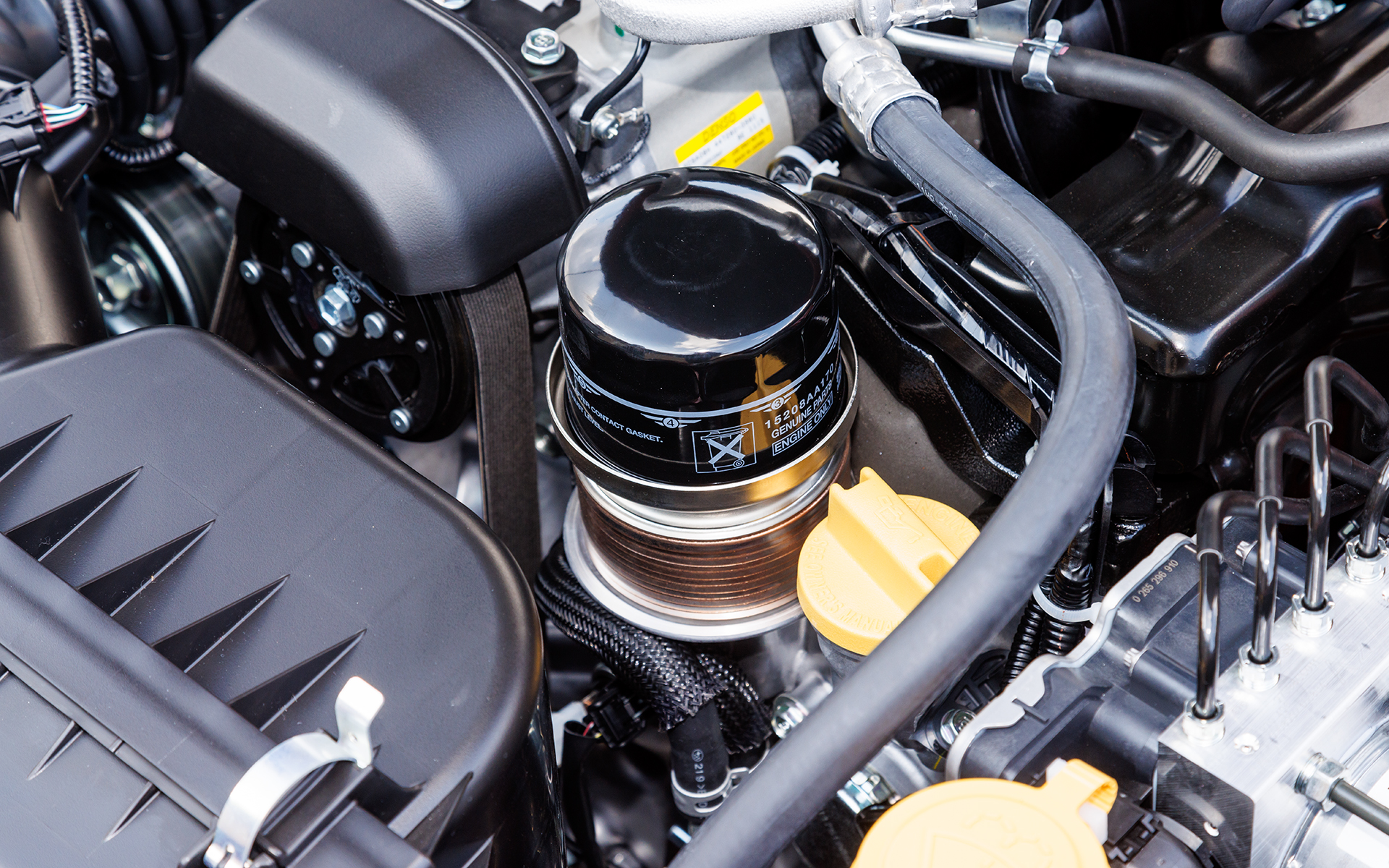 搭載されるエンジンは、どちらも最高出力173kW（235PS）/7000rpm、最大トルク250Nm（25.5kgfm）/3700rpmを発生する水平対向4気筒DOHC 2.4リッターの自然吸気というスペック