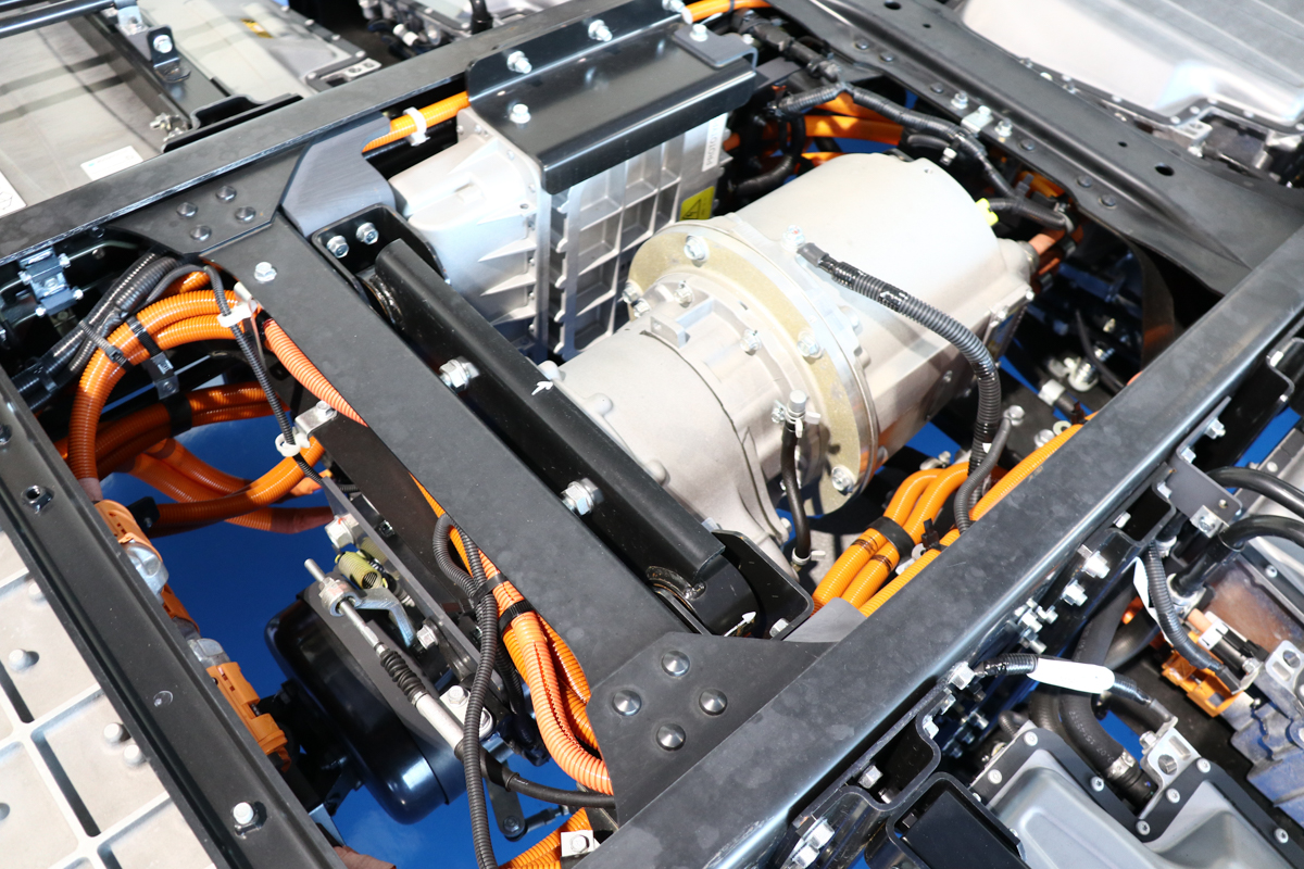 走行用のモーターが見える