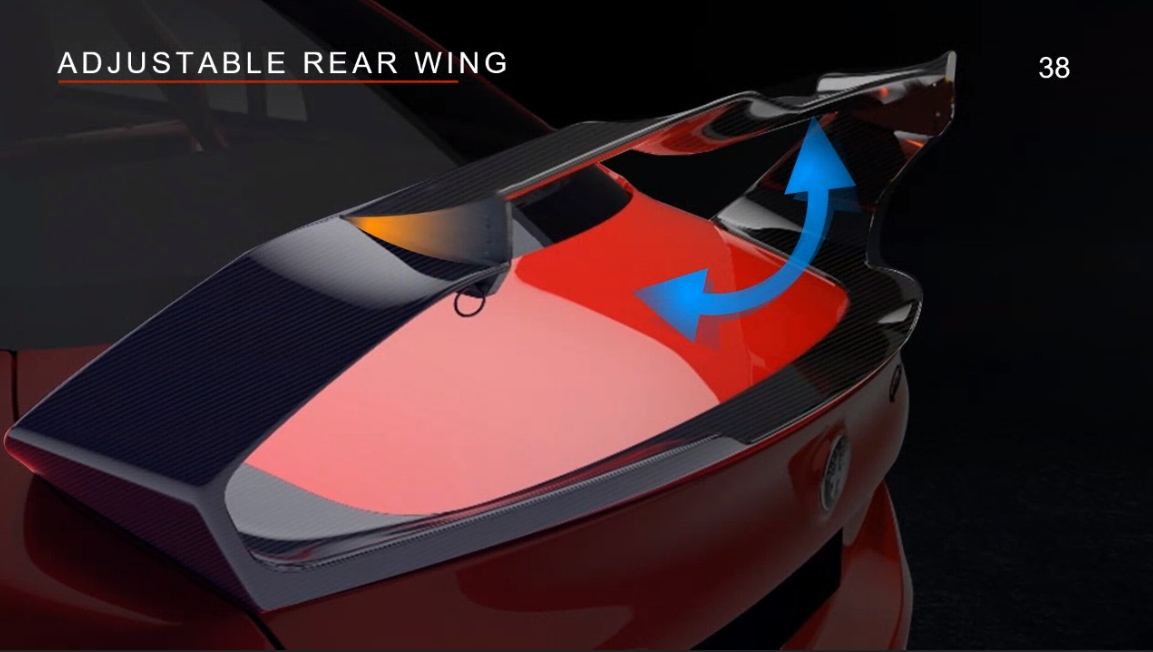 リアウイングは角度を4種類に設定変更できる