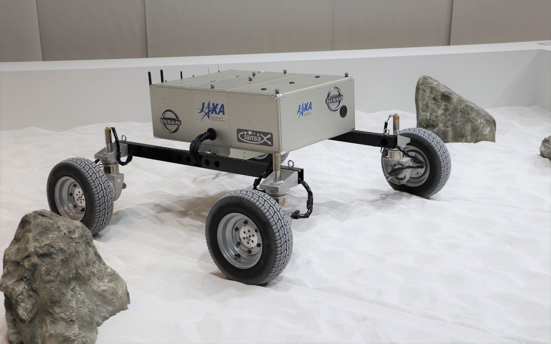 4輪駆動制御技術「e-4ORCE」を活用した宇宙探査機「月面ローバ（試作機）」