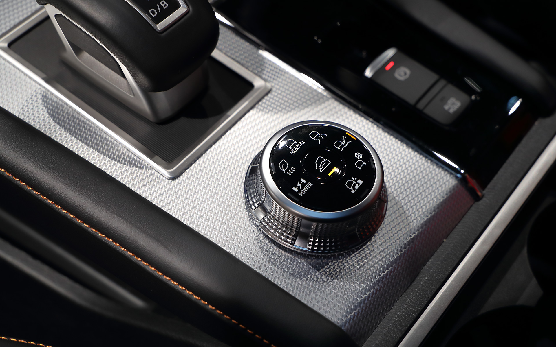 マッドモードまで備えているダイヤル