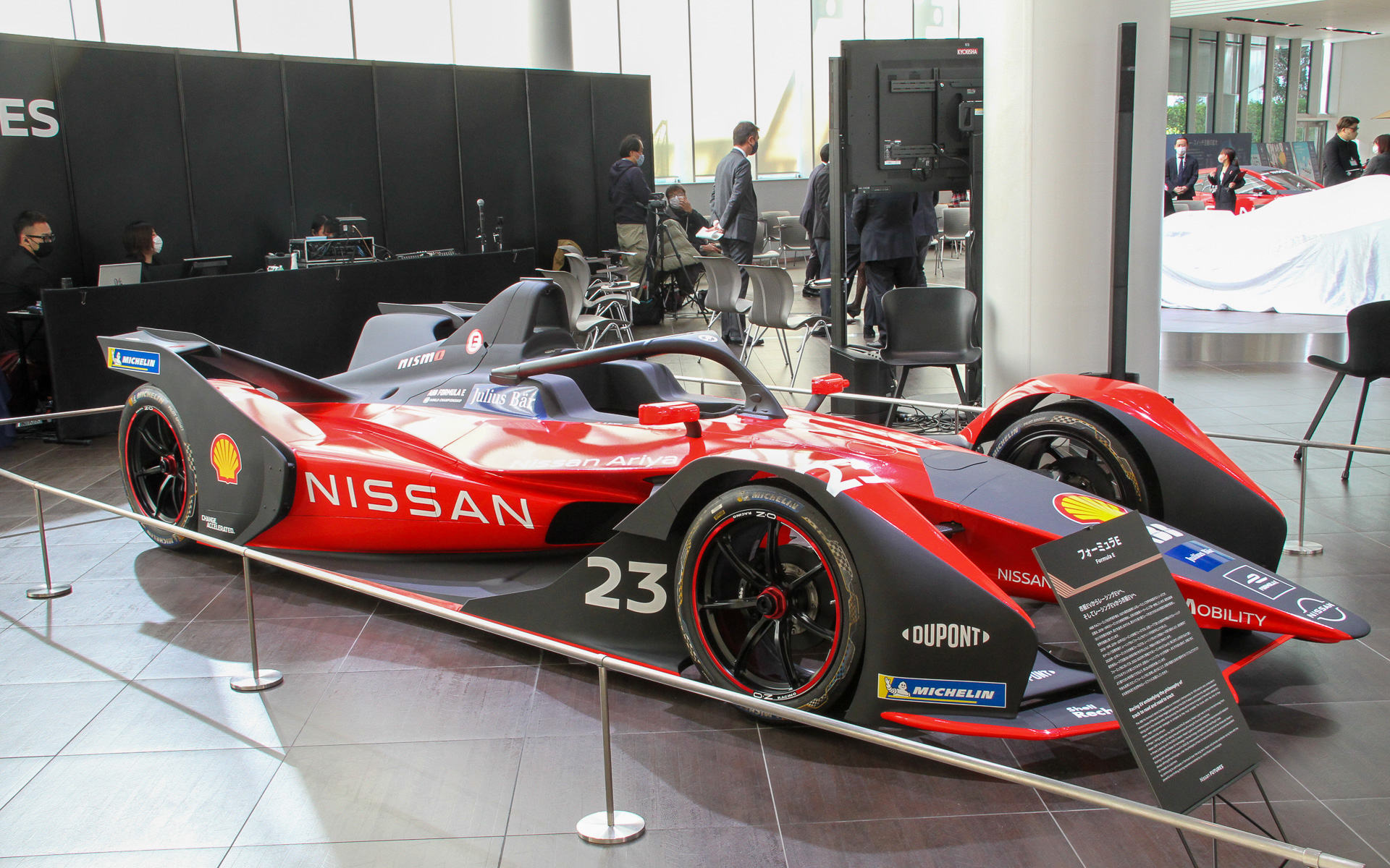 グローバル本社ギャラリーでは12月2日から日産が描く電動化の最先端を体感できるイベント「Nissan Futures」を開催。世界初公開のコンセプトカー「CHILL-OUT」をはじめ、たま電気自動車、ハイパーミニ、初代リーフやJAXAと共同研究している「月面ローバ（試作機）」、フォーミュラEマシン、リーフ NISMO RCといったさまざまな電動モデルを間近に見ることが可能。12月27日まで実施している