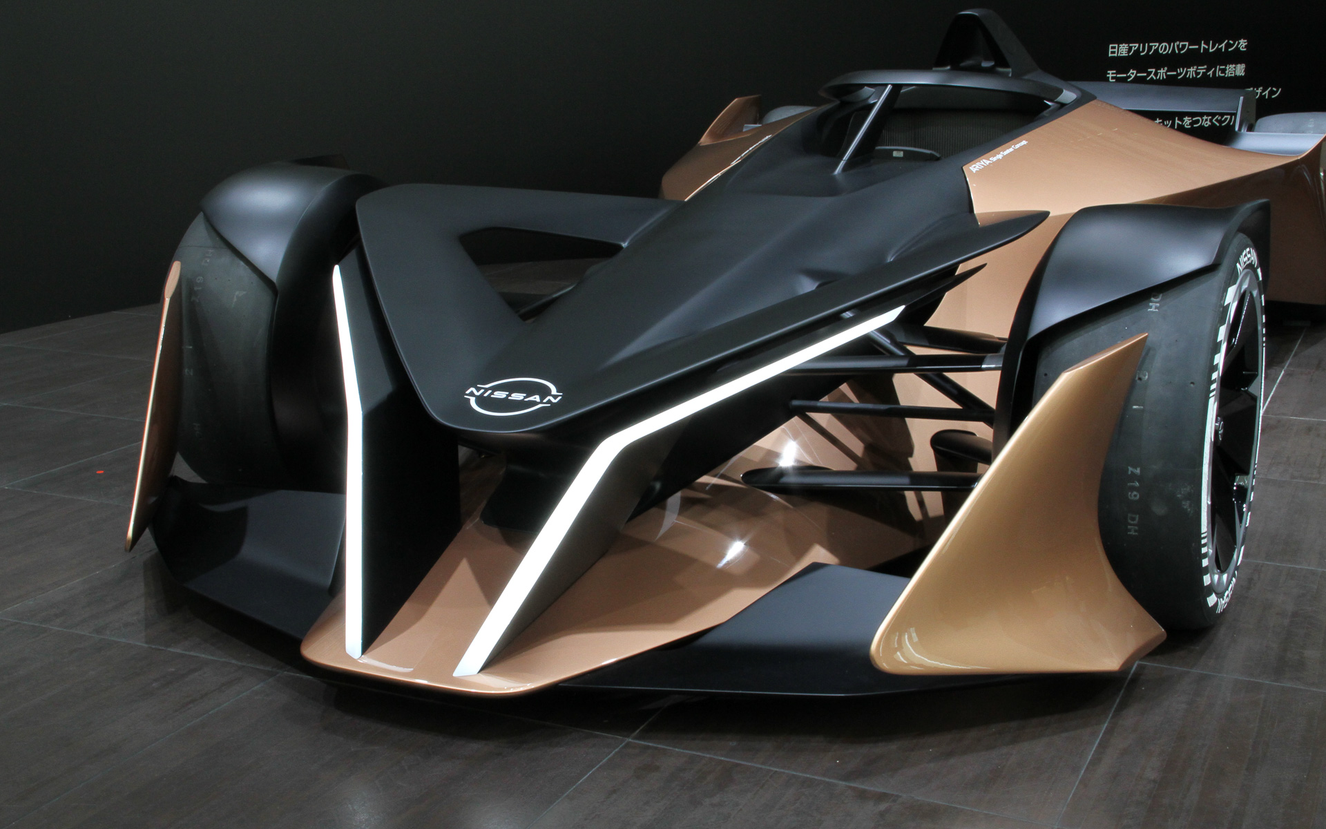 アリア・シングルシーター・コンセプトでは日産の新デザイン言語である「駿」と「翔」という言葉を体現。BEVのワクワク感をデザインで表現したものとなる
