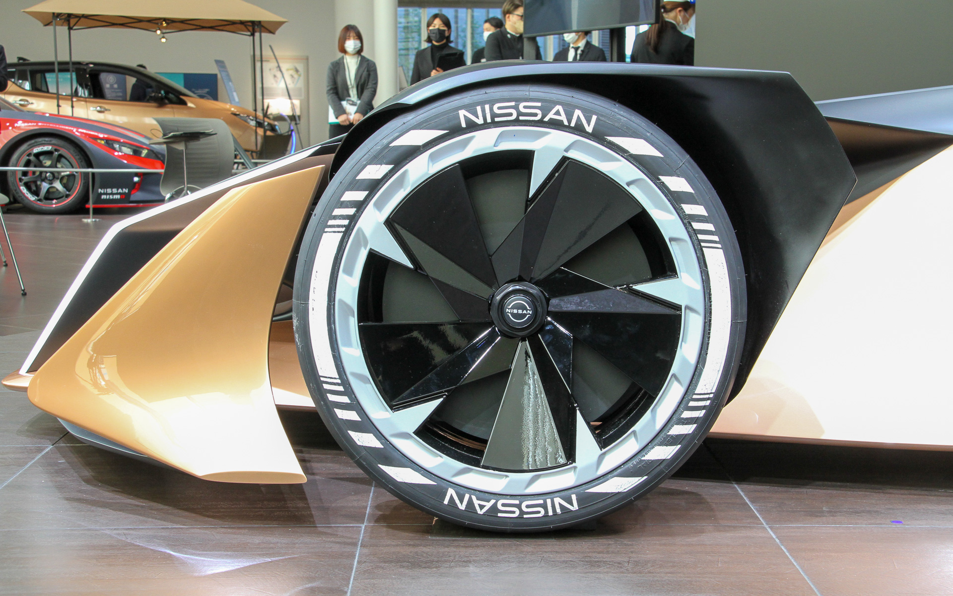 アリア・シングルシーター・コンセプトでは日産の新デザイン言語である「駿」と「翔」という言葉を体現。BEVのワクワク感をデザインで表現したものとなる