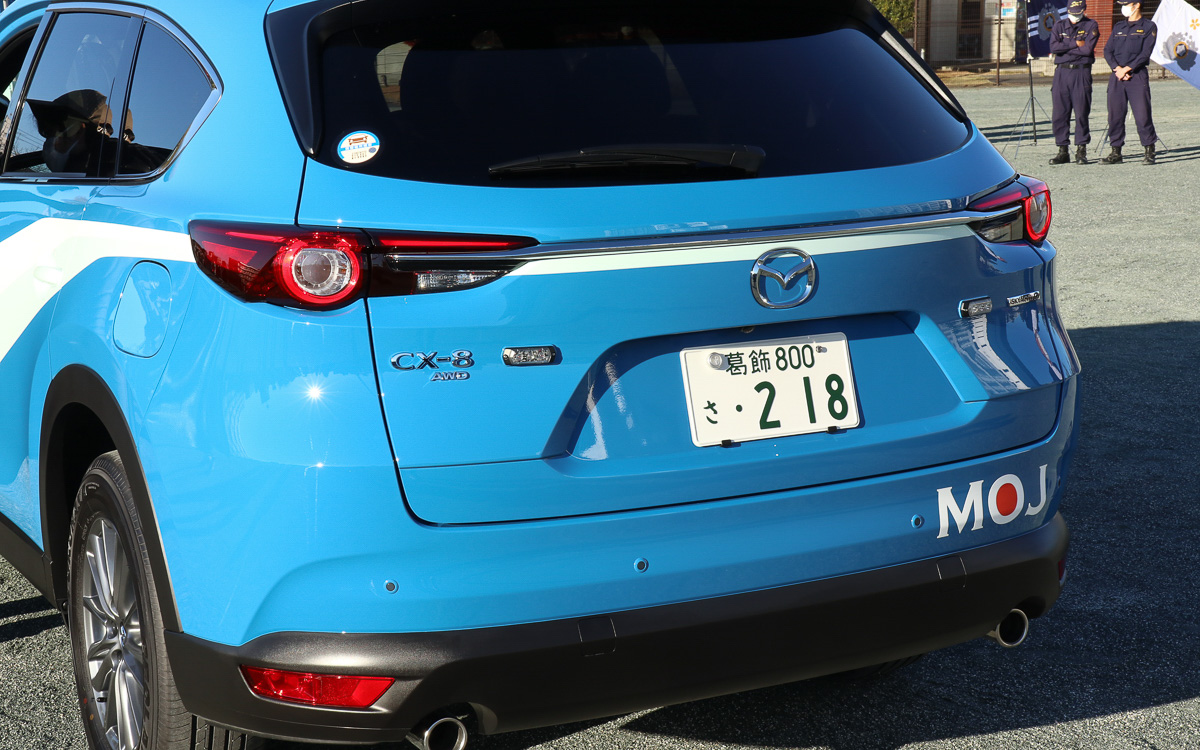 前後左右にロゴはある