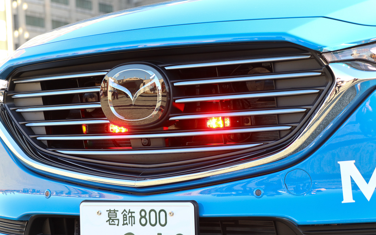 赤色のLEDが点灯