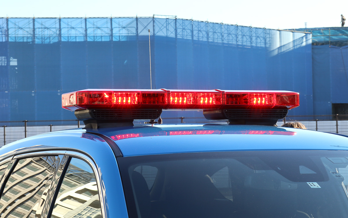 ルーフ上には散光式警光灯を搭載